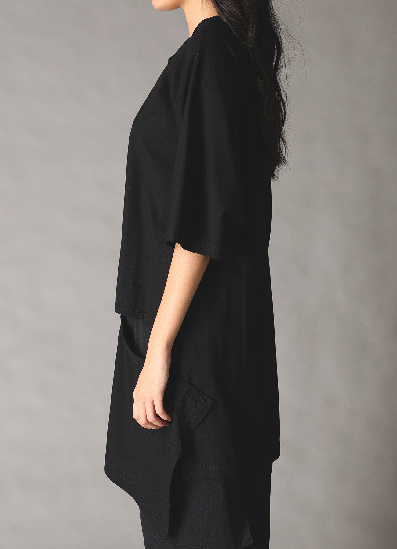 30 HARD TWIST STRETCH JERSEY LEFT CUT-OUT T-SHIRT