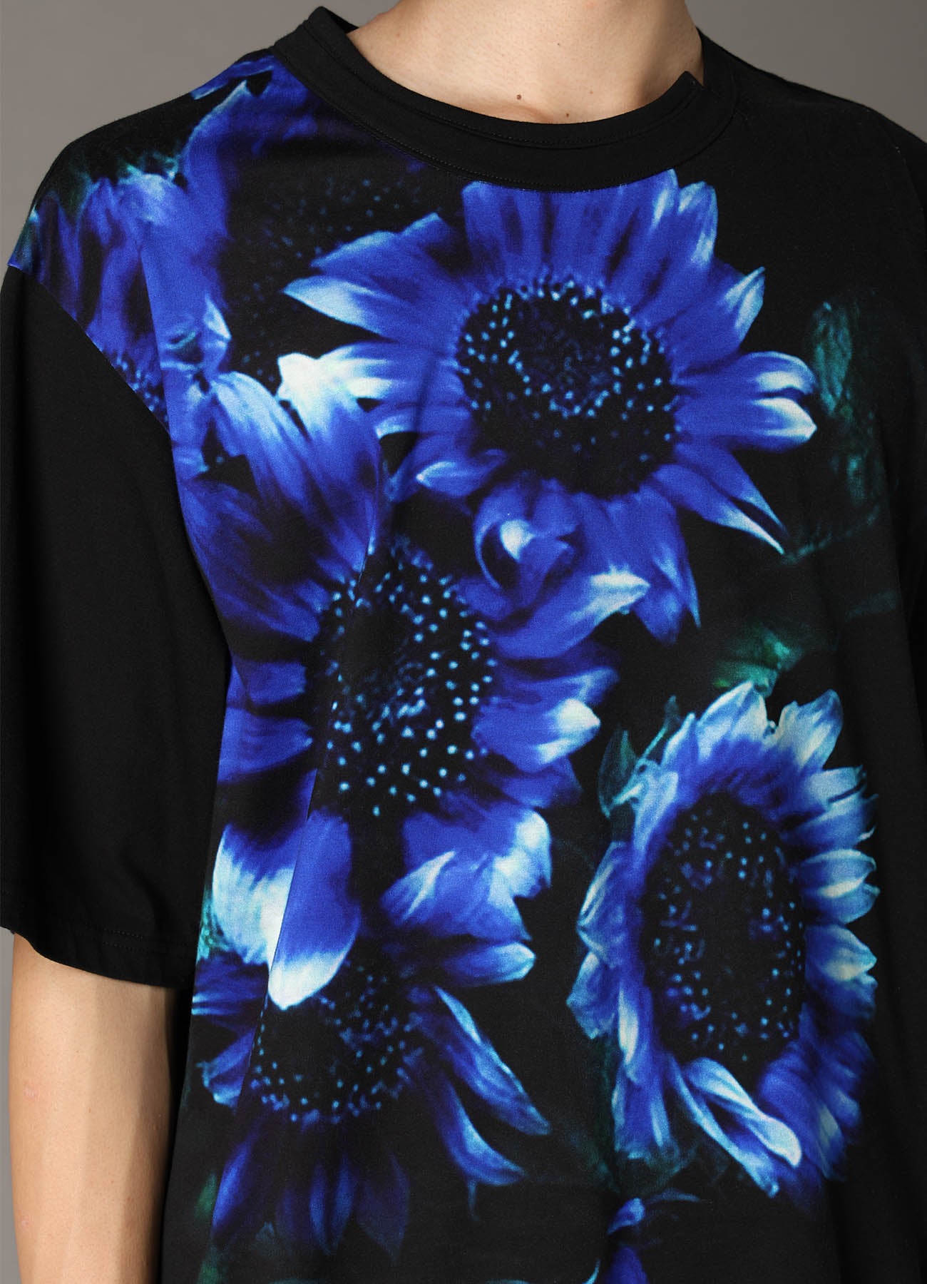 BLUE FLOWER PRINT SHORT SLEEVE T-SHIRT
