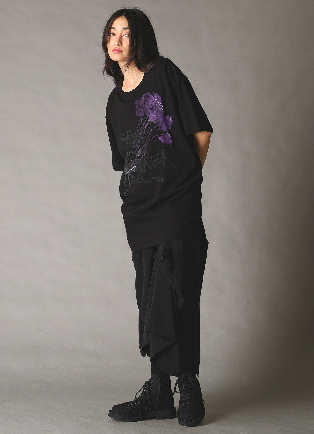 JERSEY ROSE AND HANDS T-SHIRT