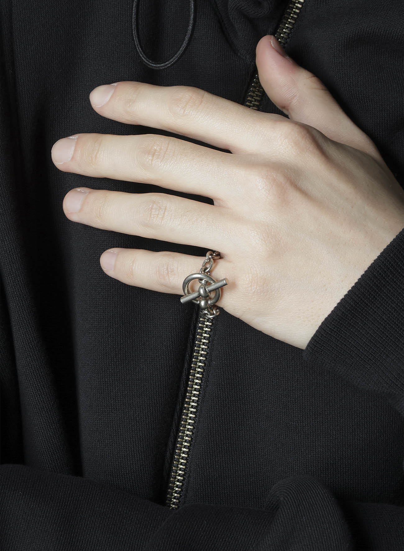 BRASS TOGGLE RING