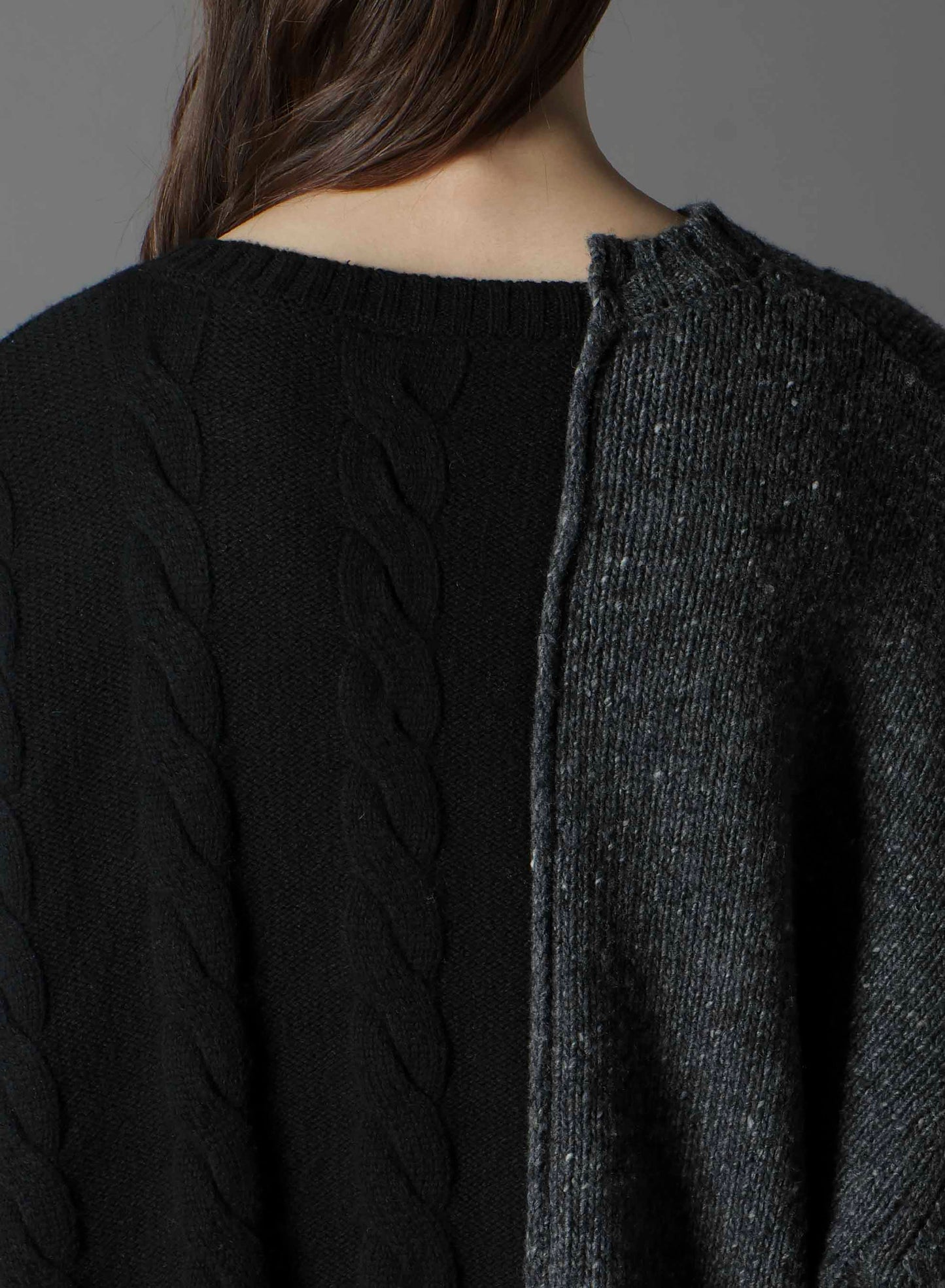 FINE MERINO WOOL CABLE SWITCH UNBALANCE PULLOVER