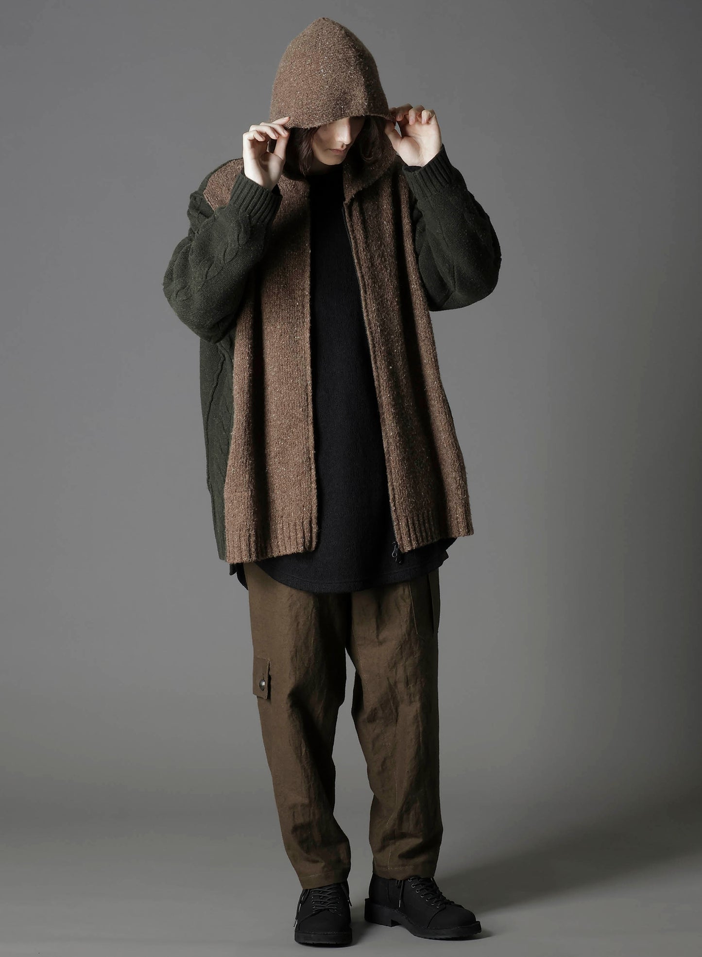 FINE MERINO WOOL CABLE SWITCH UNBALANCE HOODIE