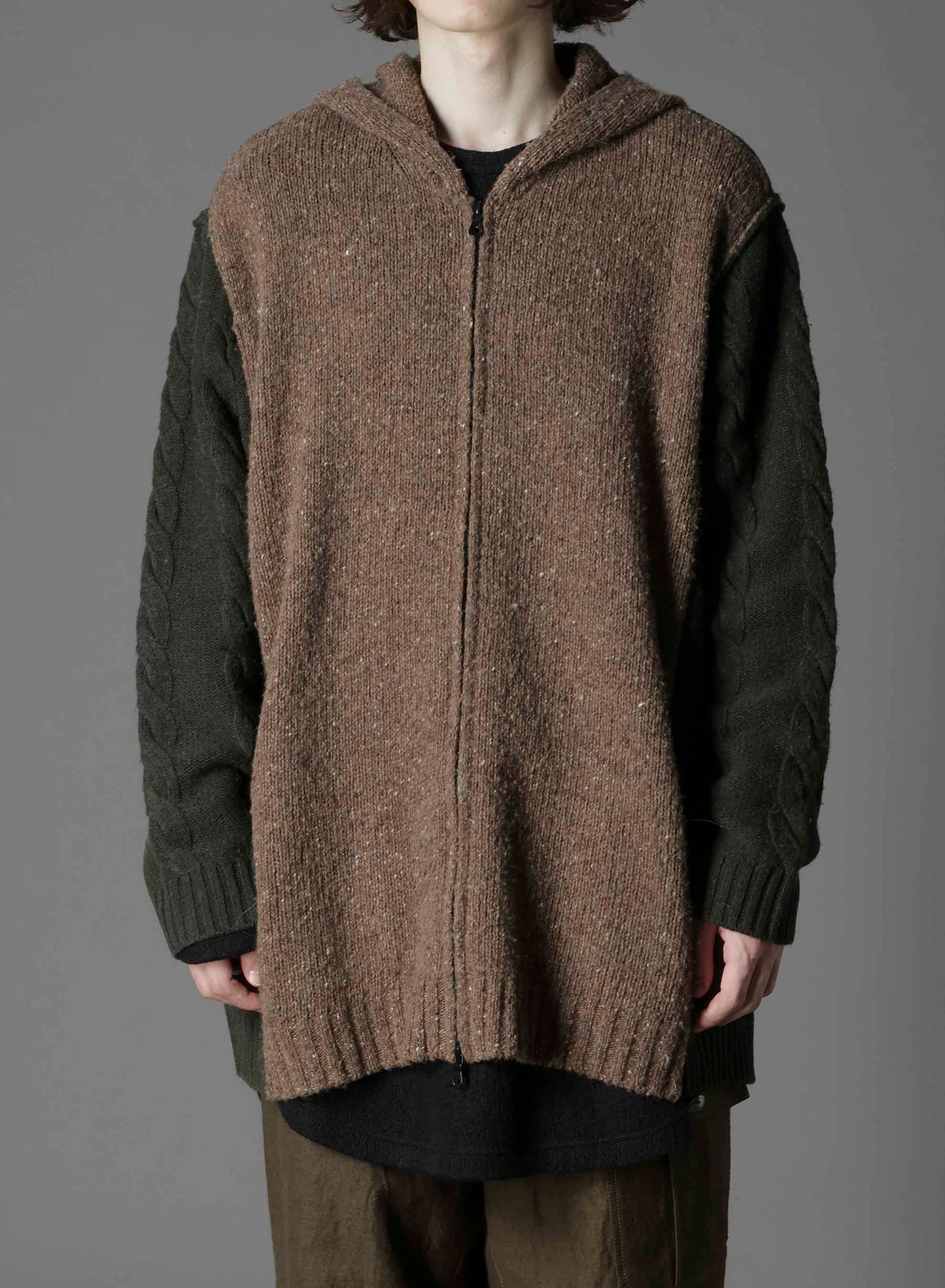 FINE MERINO WOOL CABLE SWITCH UNBALANCE HOODIE