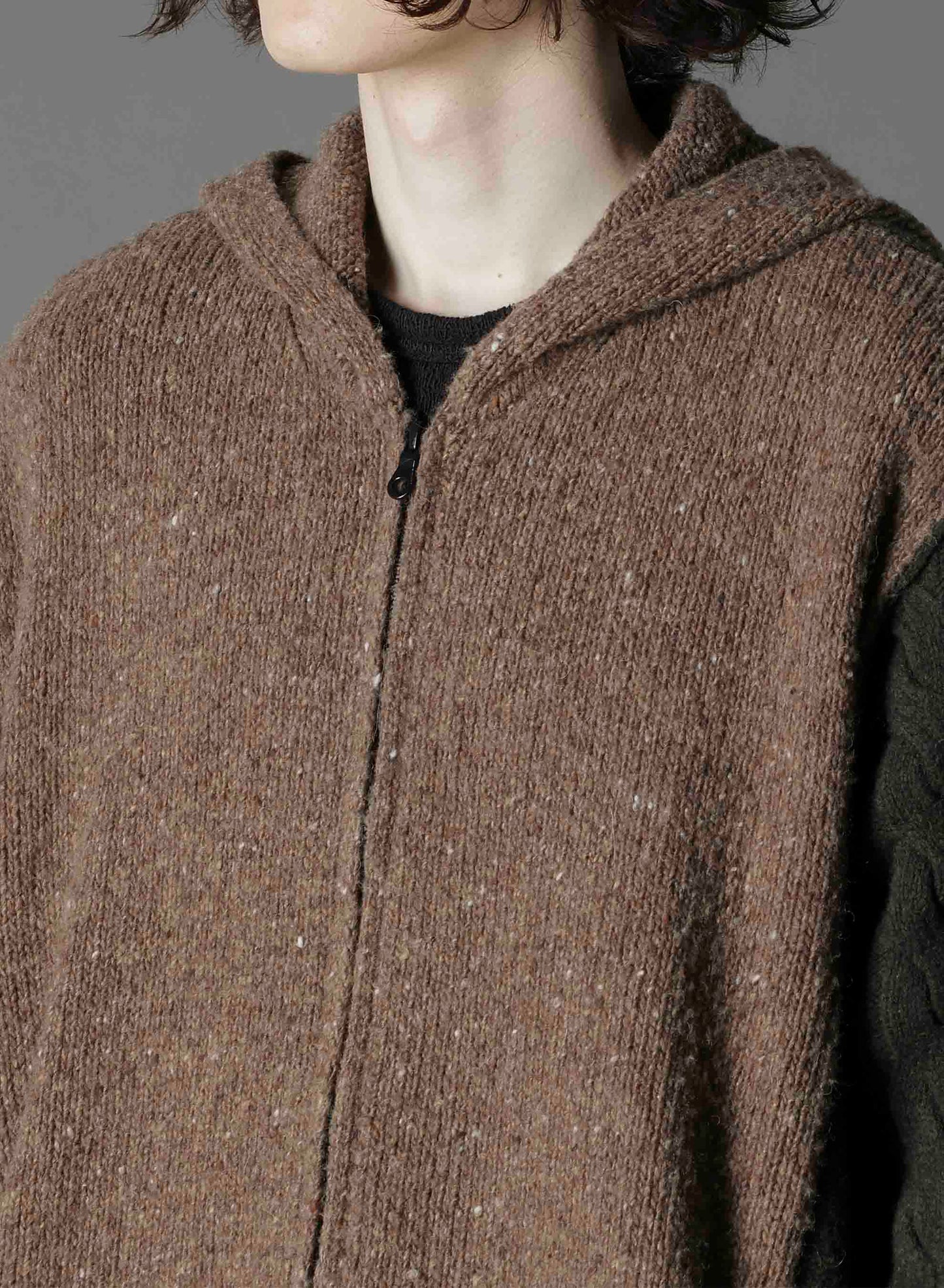 FINE MERINO WOOL CABLE SWITCH UNBALANCE HOODIE