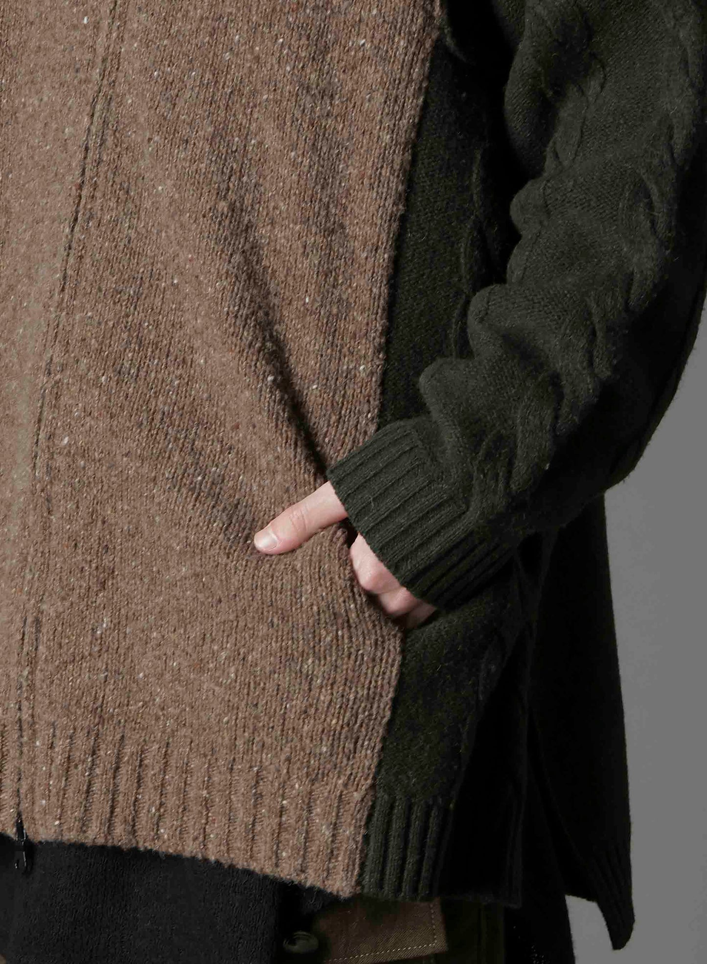 FINE MERINO WOOL CABLE SWITCH UNBALANCE HOODIE