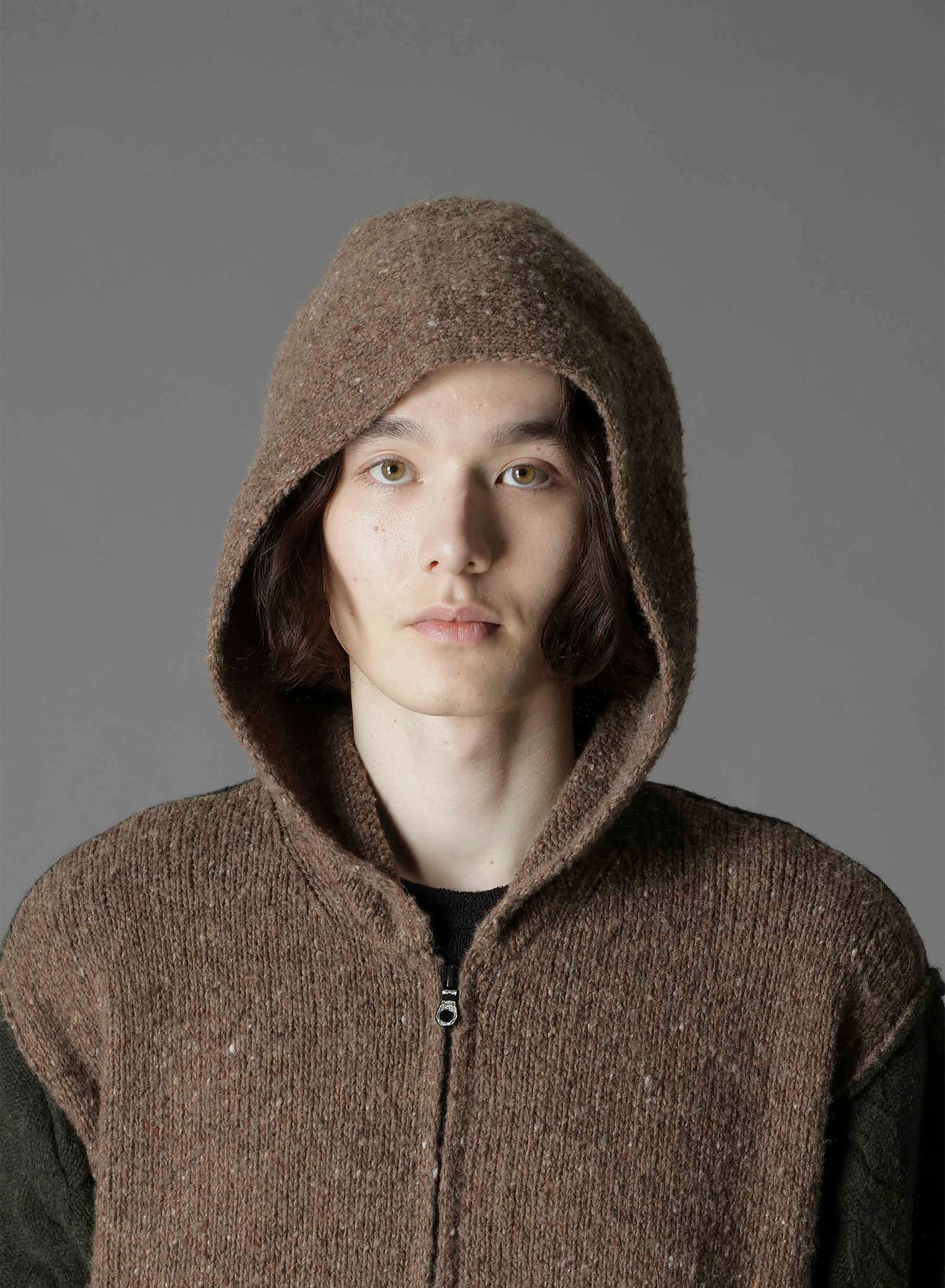 FINE MERINO WOOL CABLE SWITCH UNBALANCE HOODIE