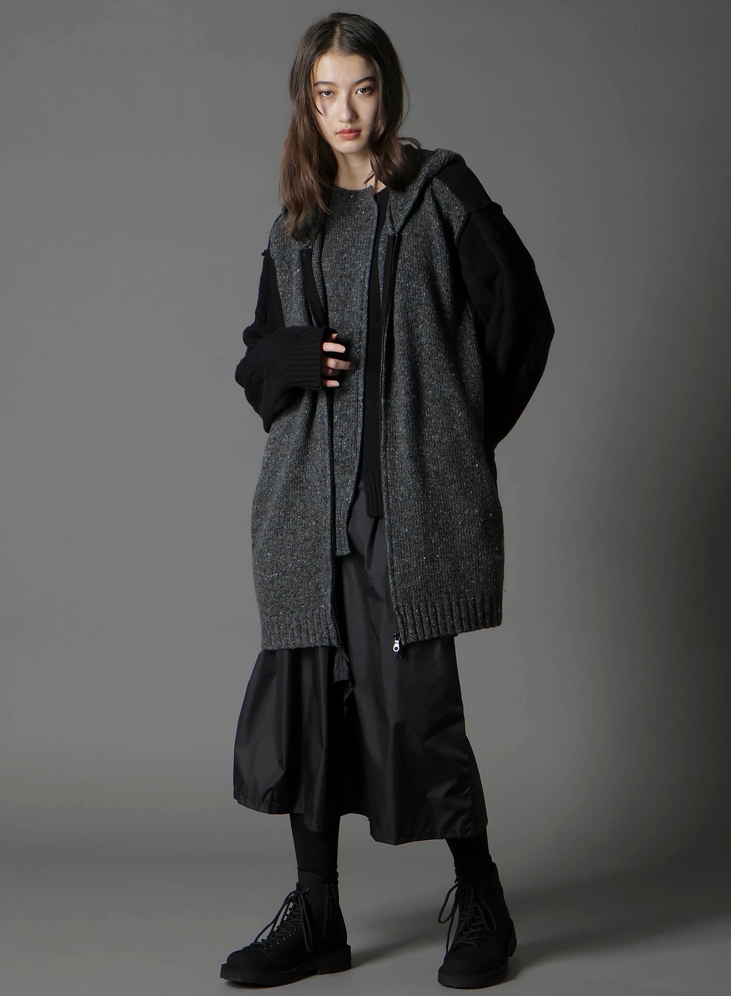 FINE MERINO WOOL CABLE SWITCH UNBALANCE HOODIE