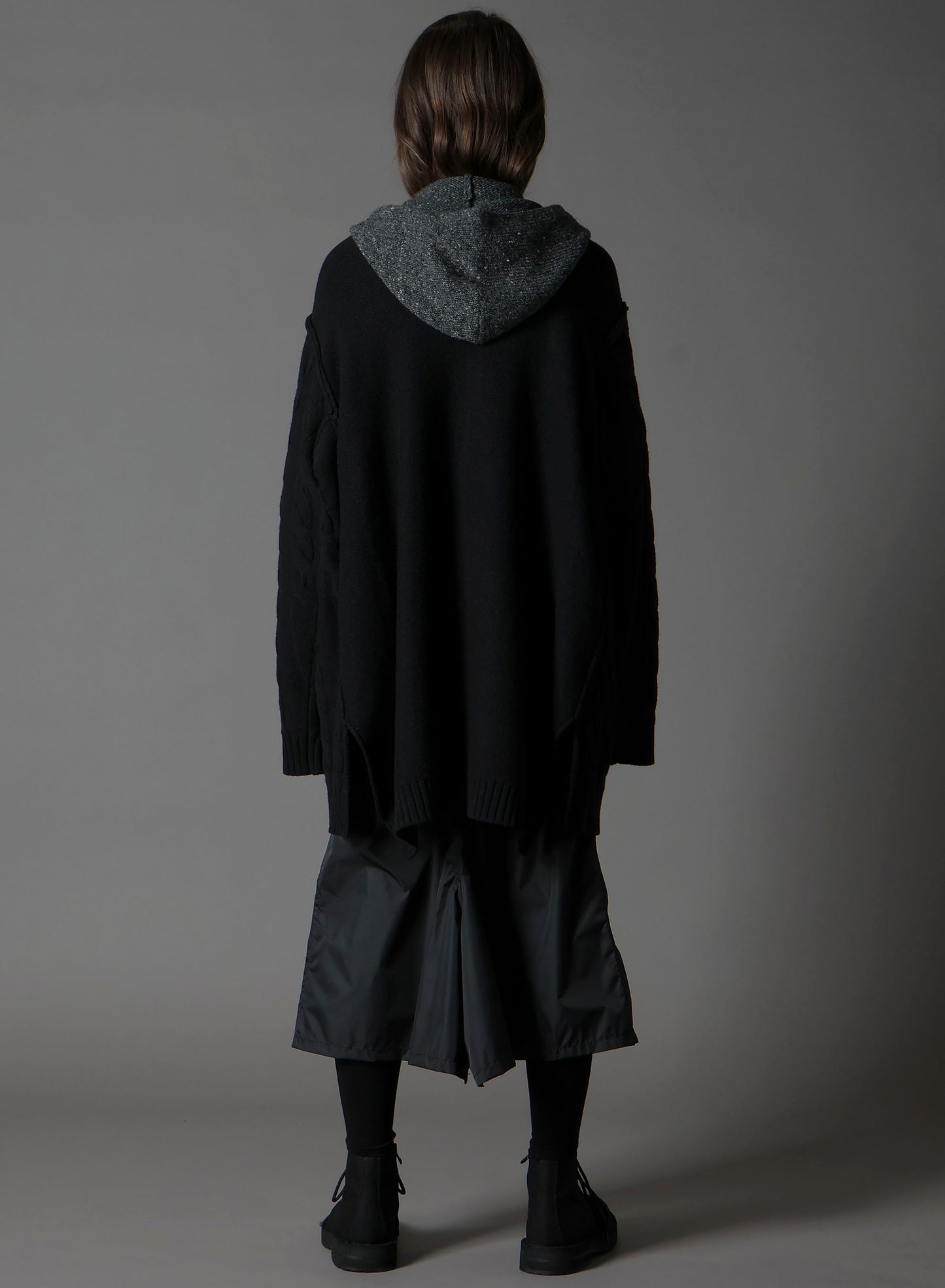 FINE MERINO WOOL CABLE SWITCH UNBALANCE HOODIE