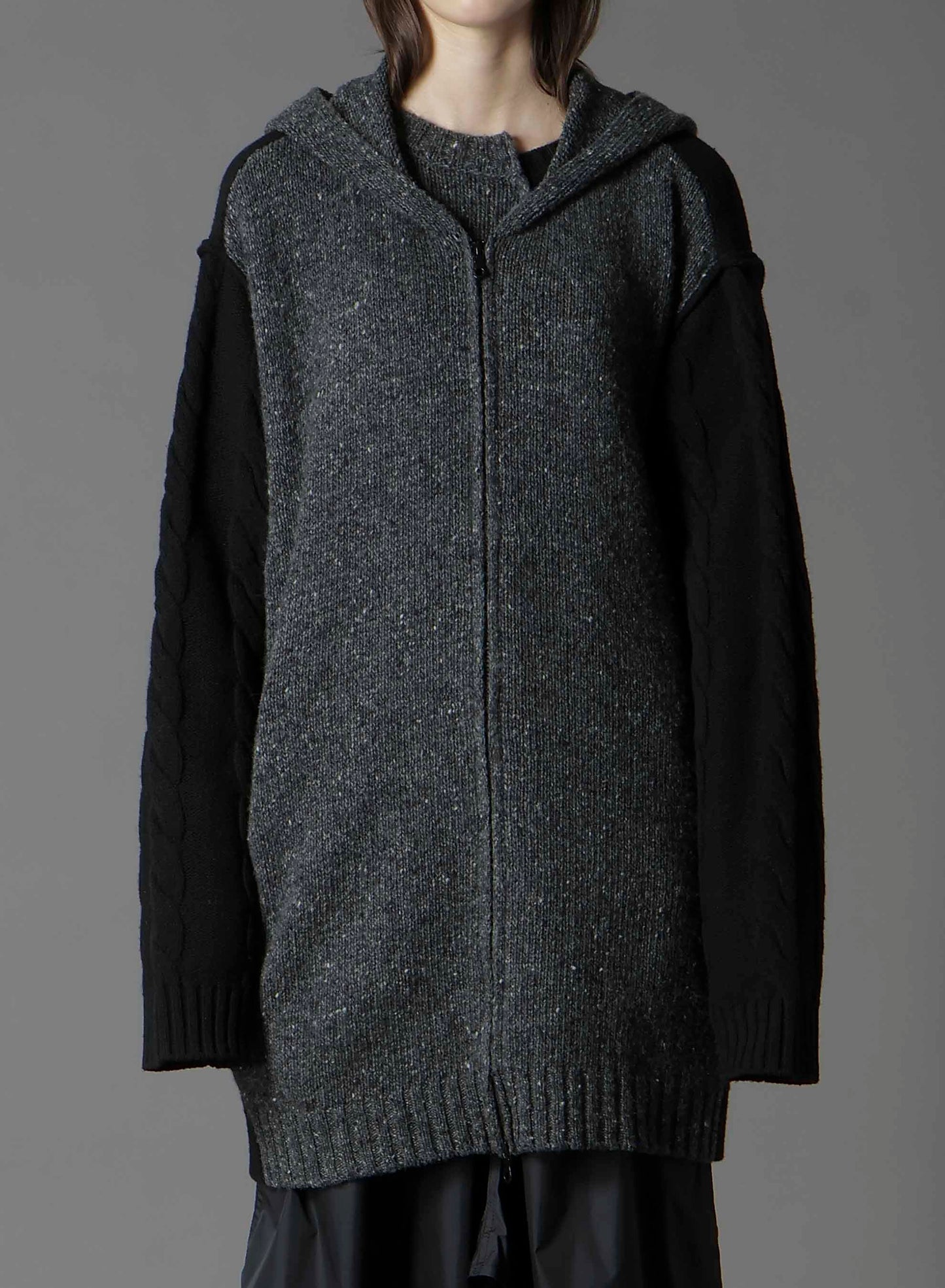 FINE MERINO WOOL CABLE SWITCH UNBALANCE HOODIE