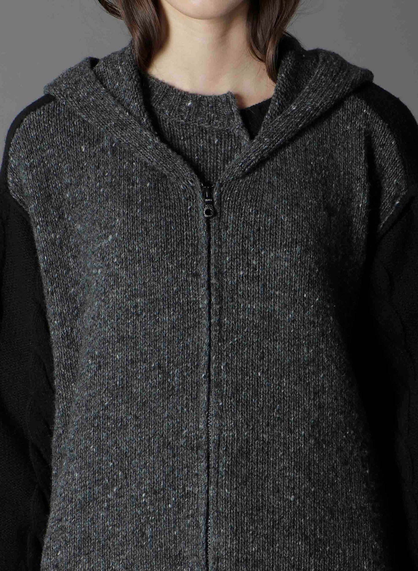 FINE MERINO WOOL CABLE SWITCH UNBALANCE HOODIE