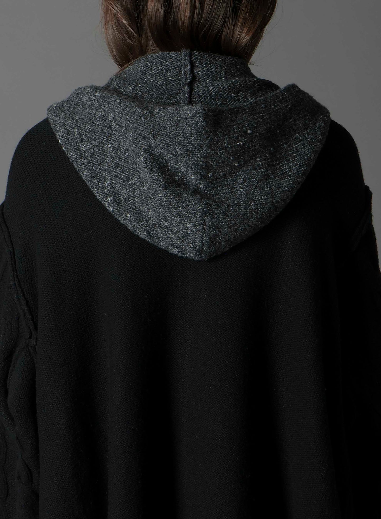 FINE MERINO WOOL CABLE SWITCH UNBALANCE HOODIE