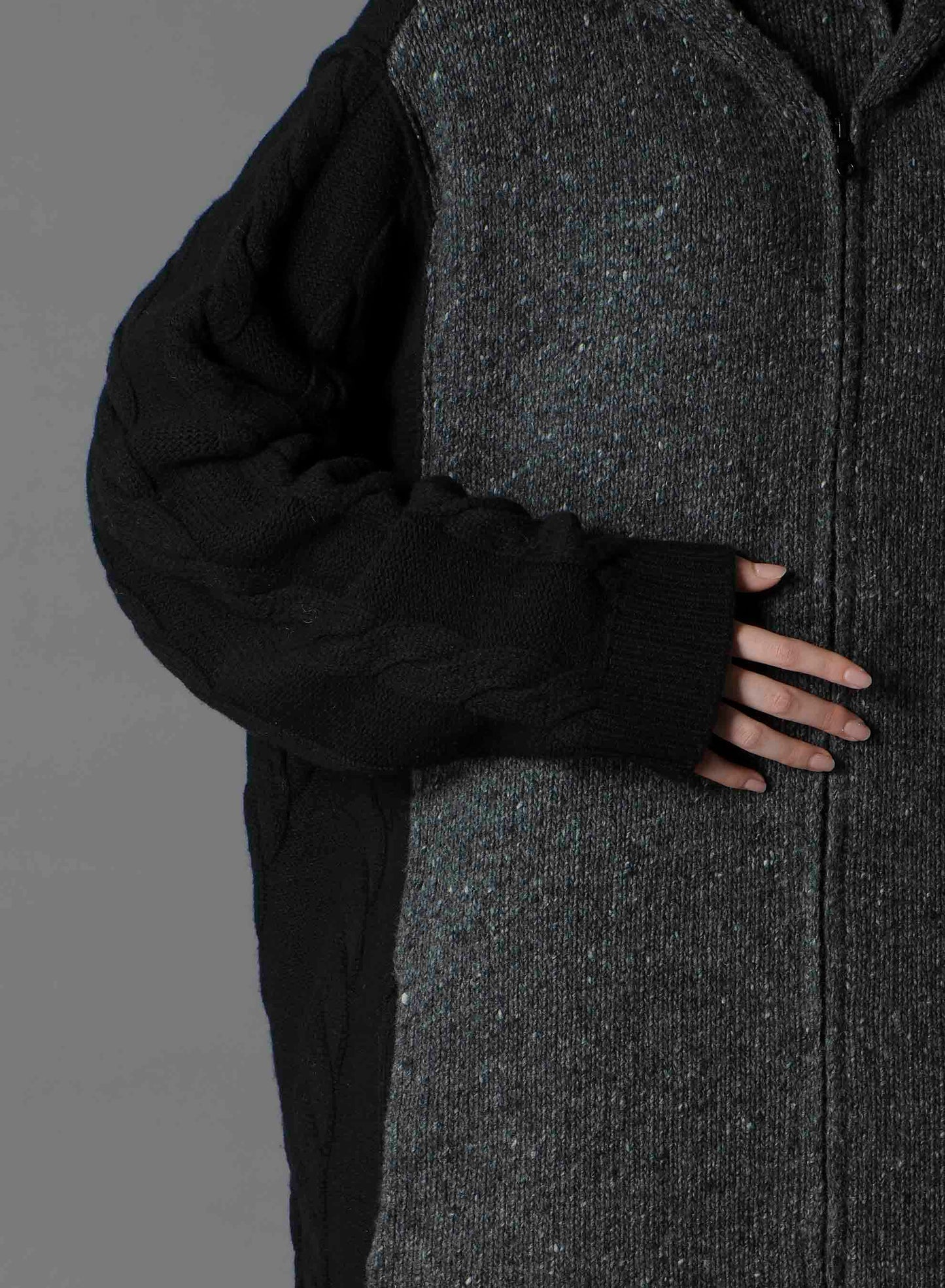 FINE MERINO WOOL CABLE SWITCH UNBALANCE HOODIE