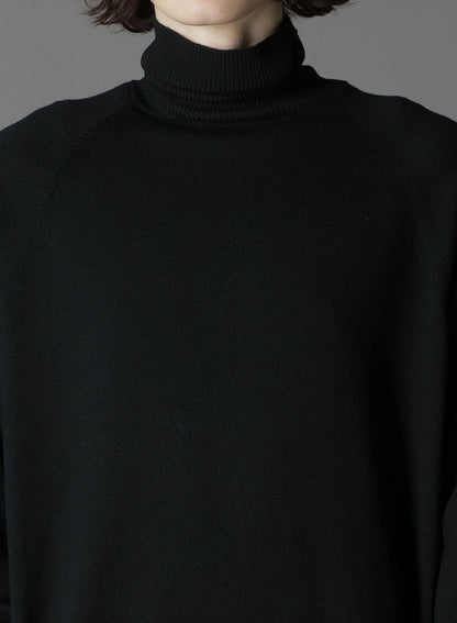 MERINO WOOL LEFT ZIPPER RAGLAN SLEEVE TURTLENECK