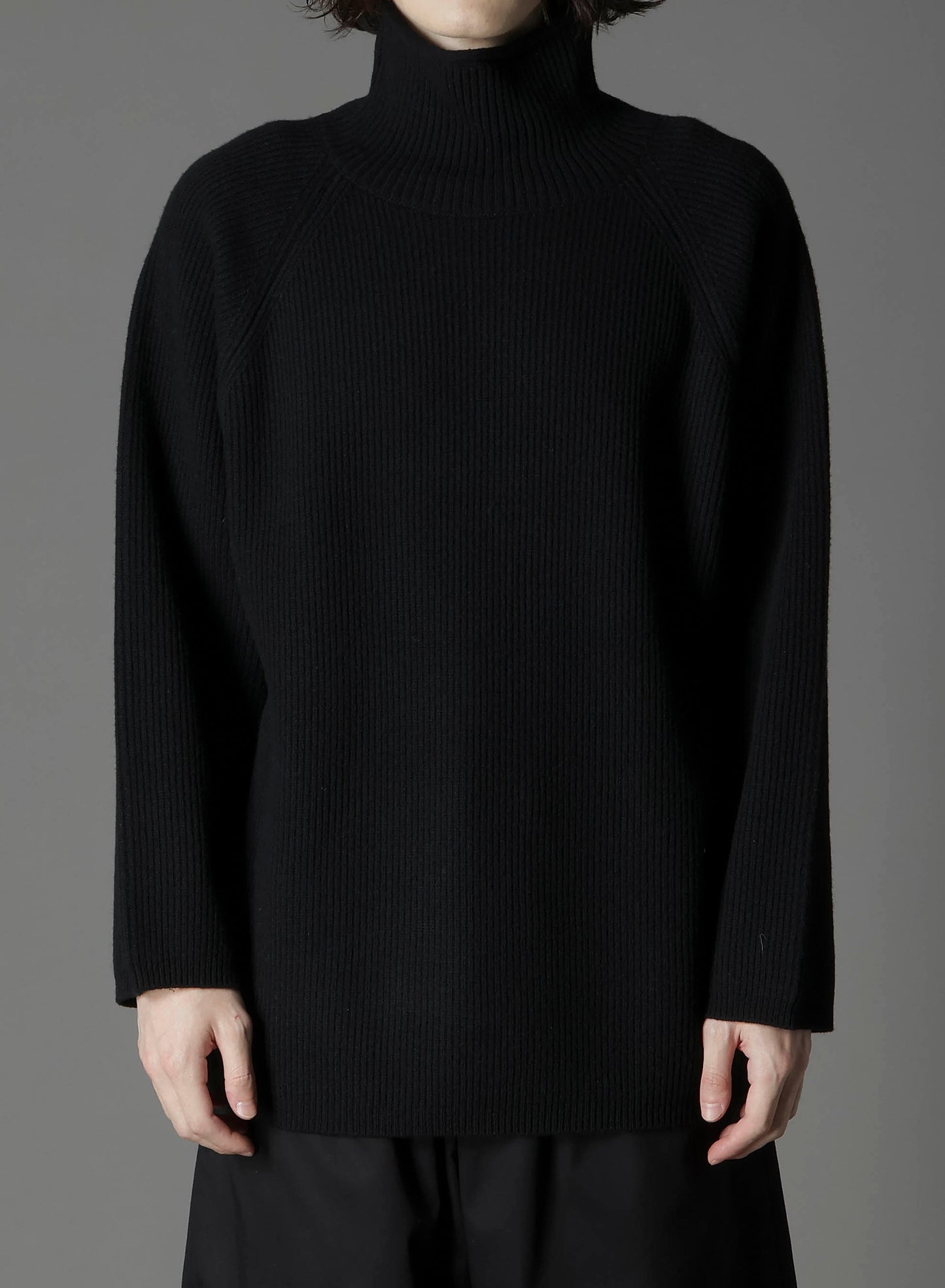 FINE MERINO WOOL RAGLAN TURTLE NECK
