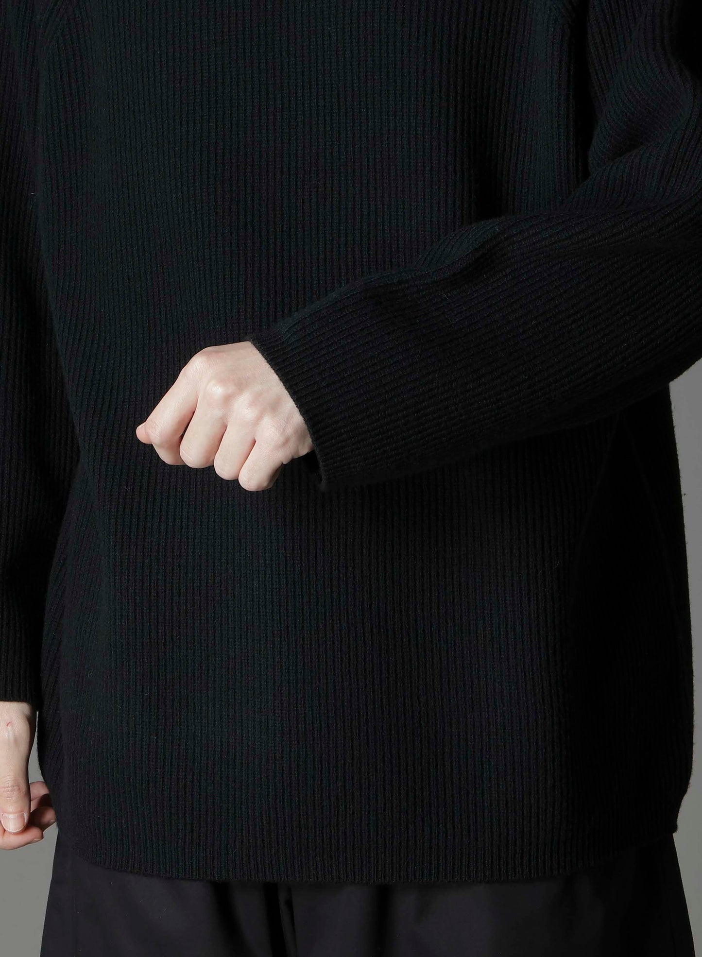 FINE MERINO WOOL RAGLAN TURTLE NECK