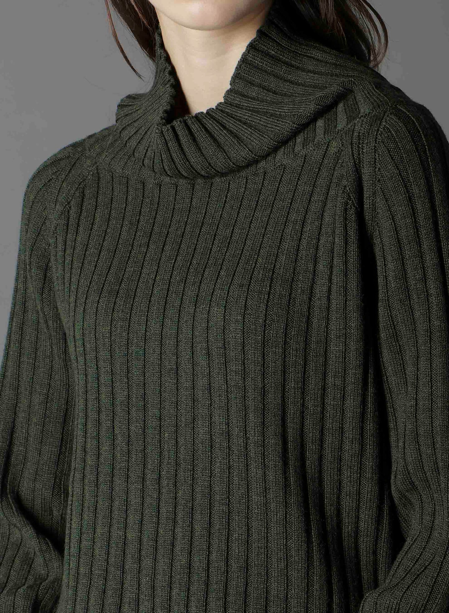 FINE MERINO WOOL RIBBED RAGLEN SHORT LENGTH TURTLE NECK