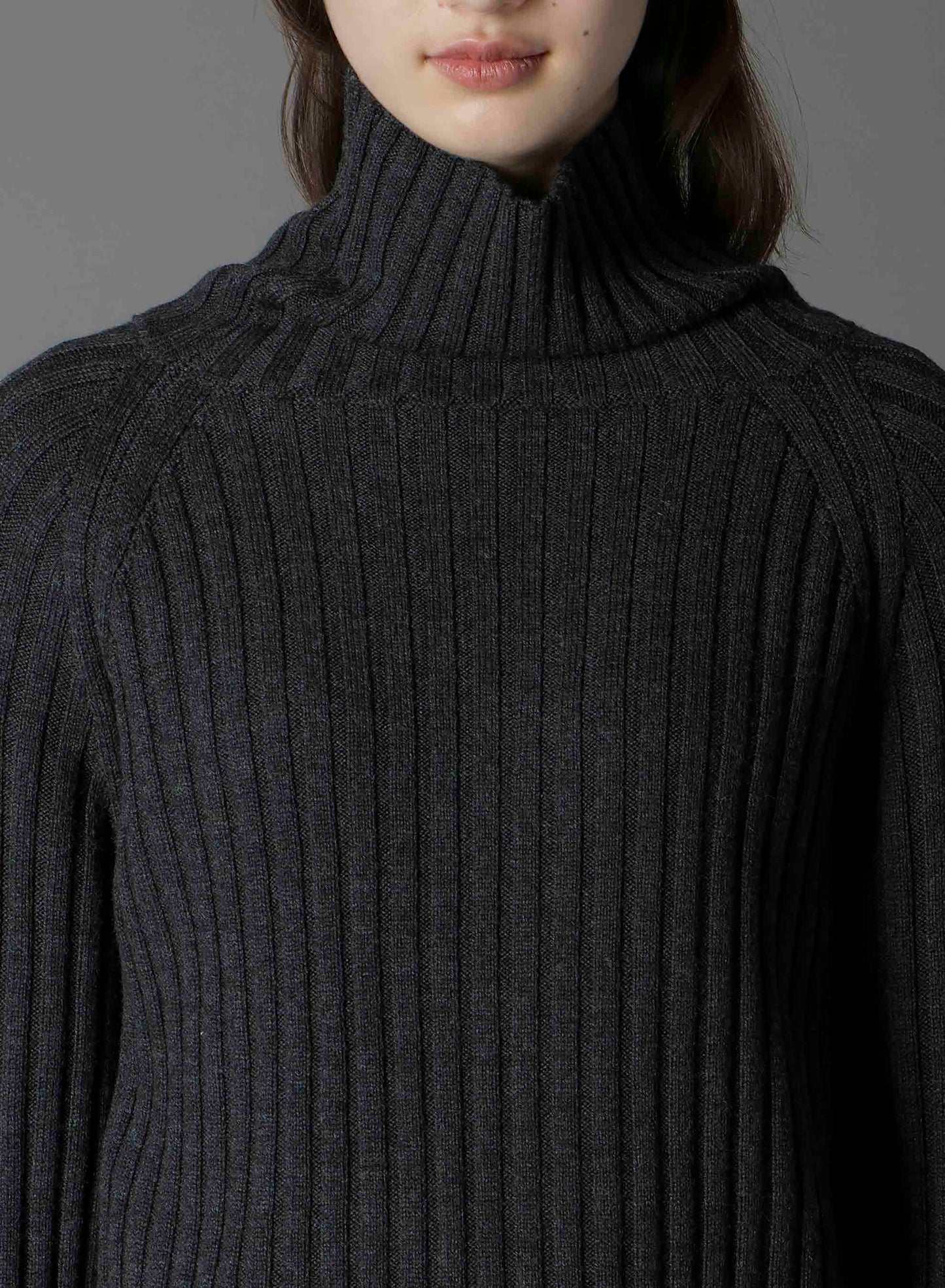 FINE MERINO WOOL RIBBED RAGLEN SHORT LENGTH TURTLE NECK