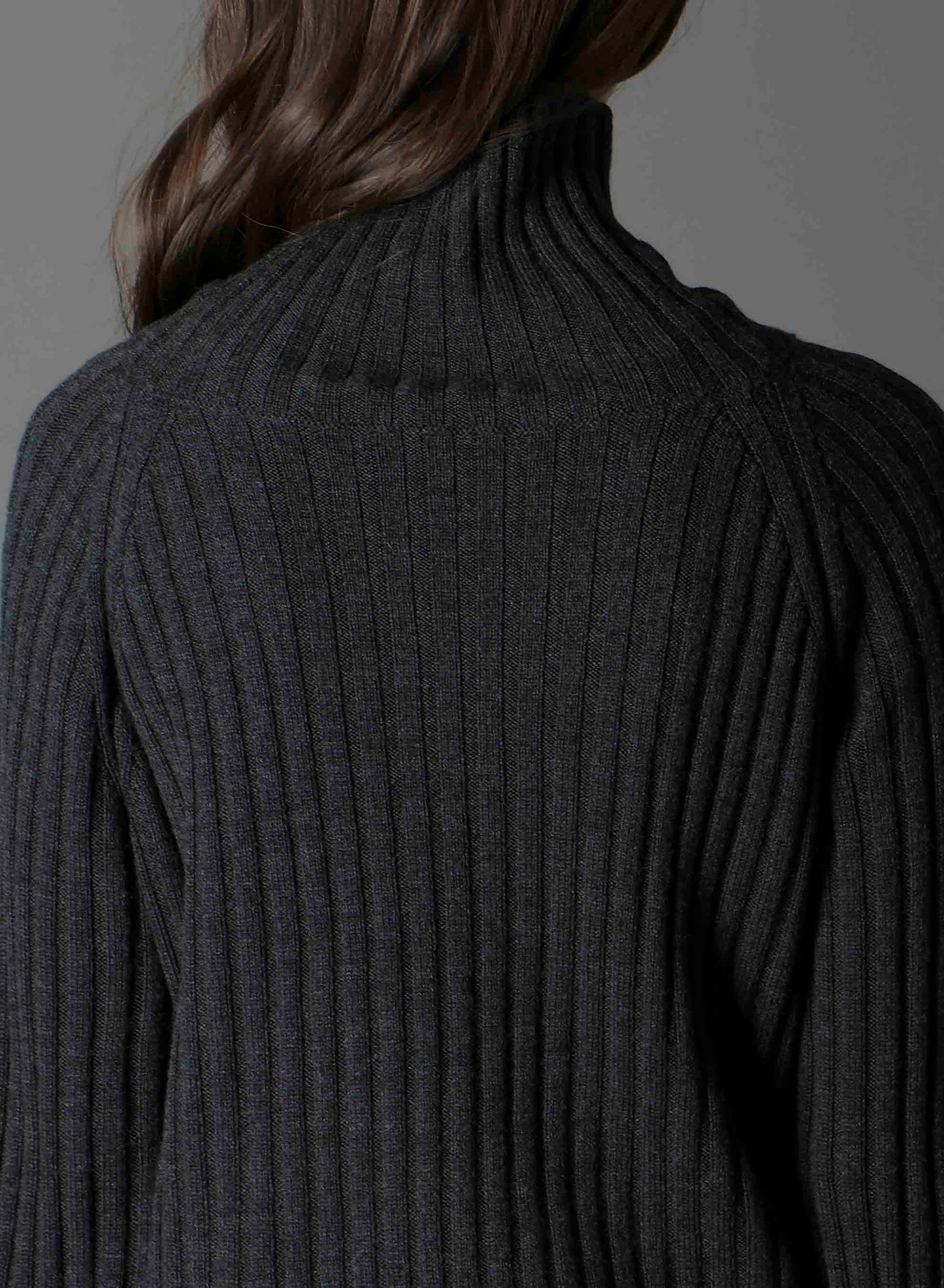 FINE MERINO WOOL RIBBED RAGLEN SHORT LENGTH TURTLE NECK