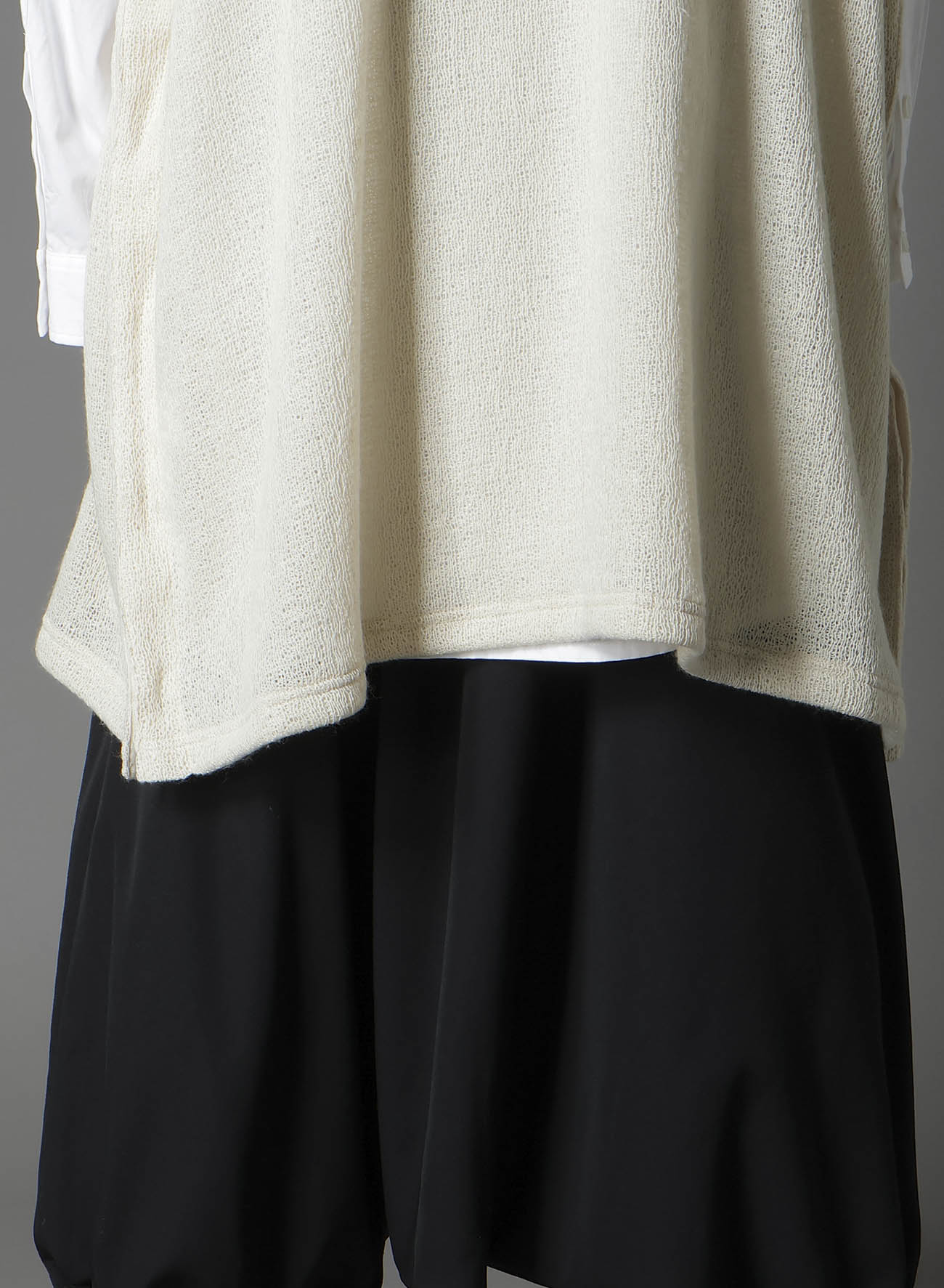 SPIDER WEB KNIT SIDE BUTTON SHORT SLEEVED T-SHIRT