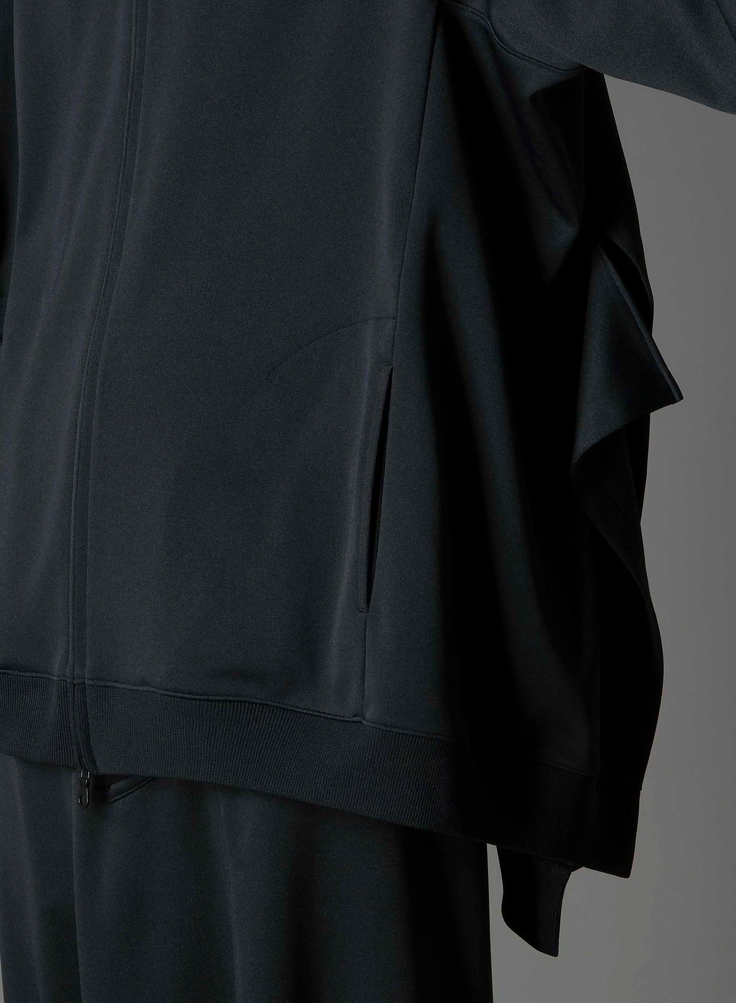 POLYESTER SMOOTH SIDE SLIT TRACK JACKET