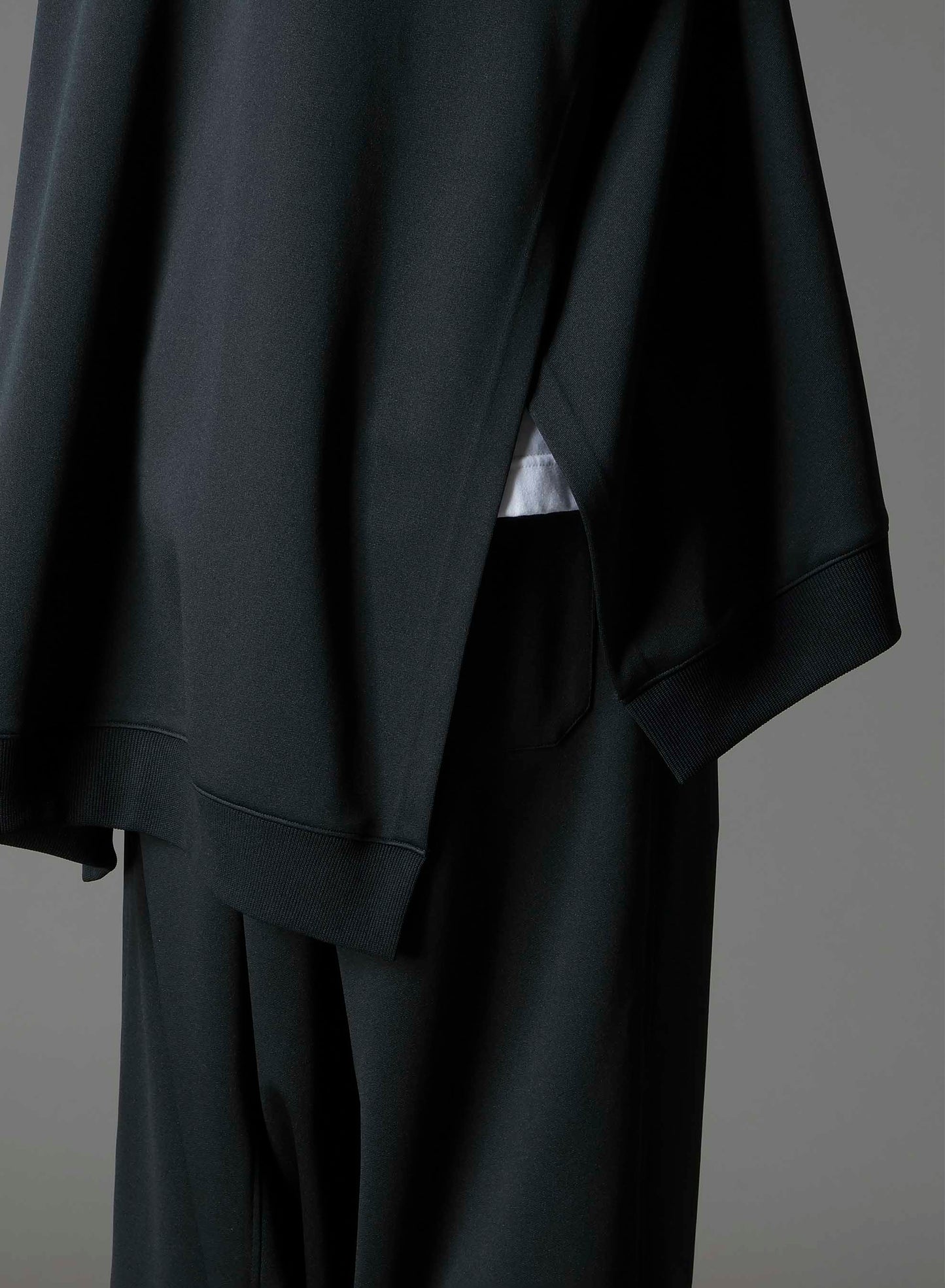 POLYESTER SMOOTH SIDE SLIT TRACK JACKET