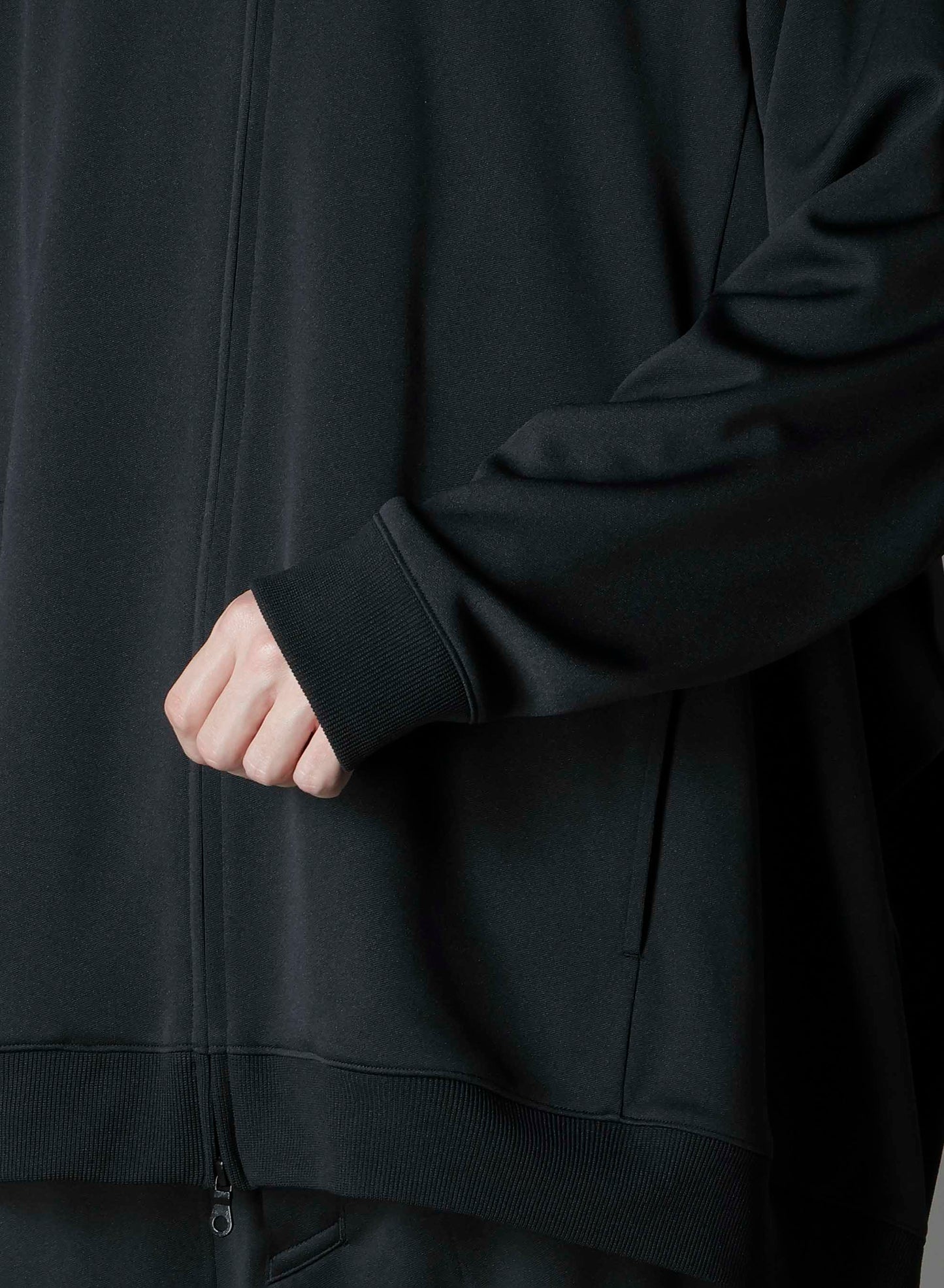 POLYESTER SMOOTH SIDE SLIT TRACK JACKET