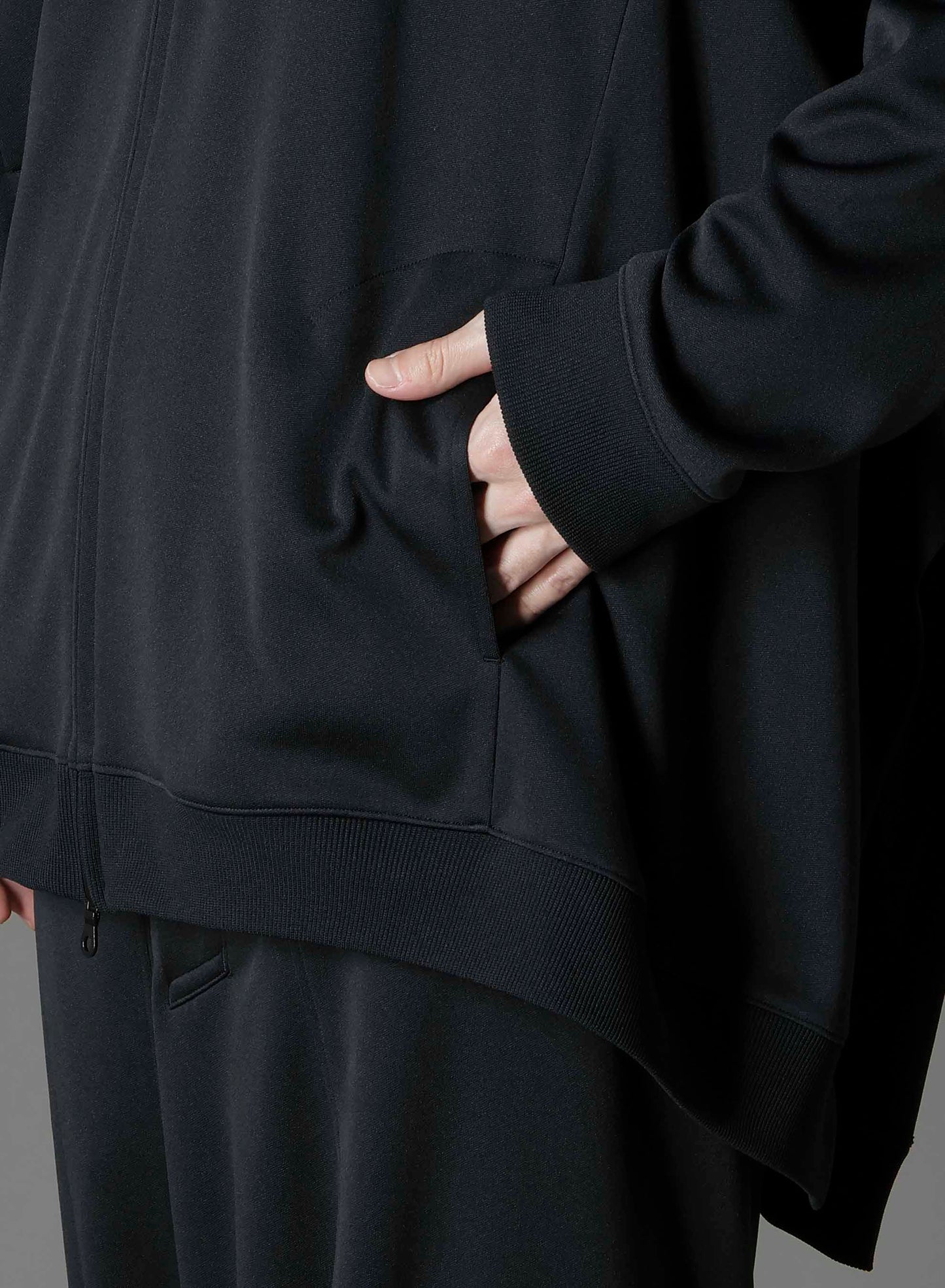 POLYESTER SMOOTH SIDE SLIT TRACK JACKET