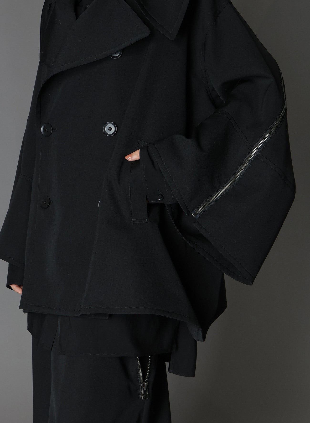 WOOL GABARDINE SLEEVE ZIPPER COAT