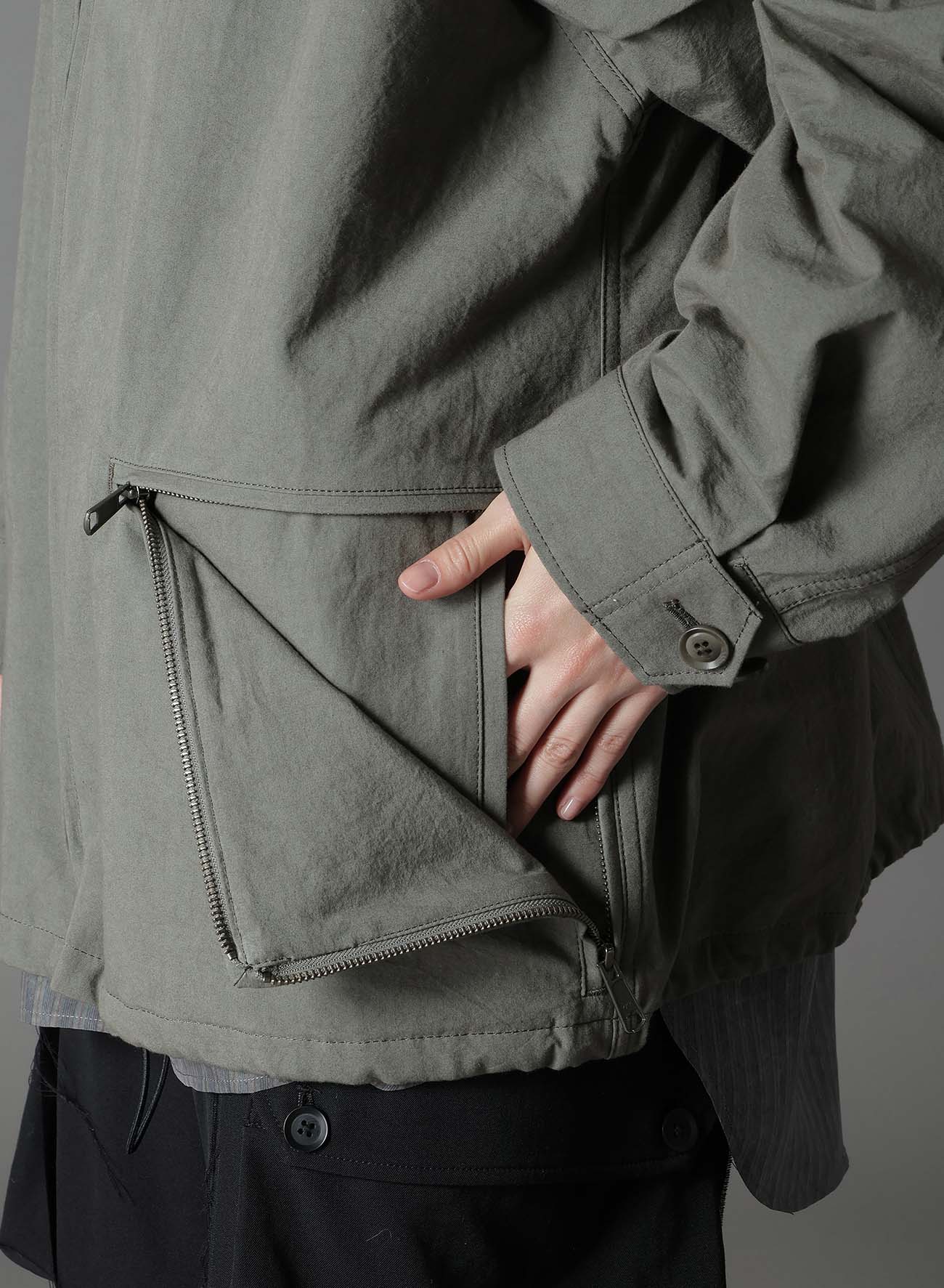 COTTON CROSS WA ZIPPER POCKET HOODED BLOUSON