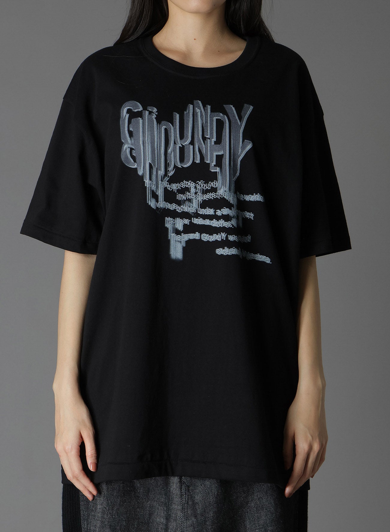 GYLOGO TYPE-C GRAPHIC PRINT STANDARD T-SHIRT