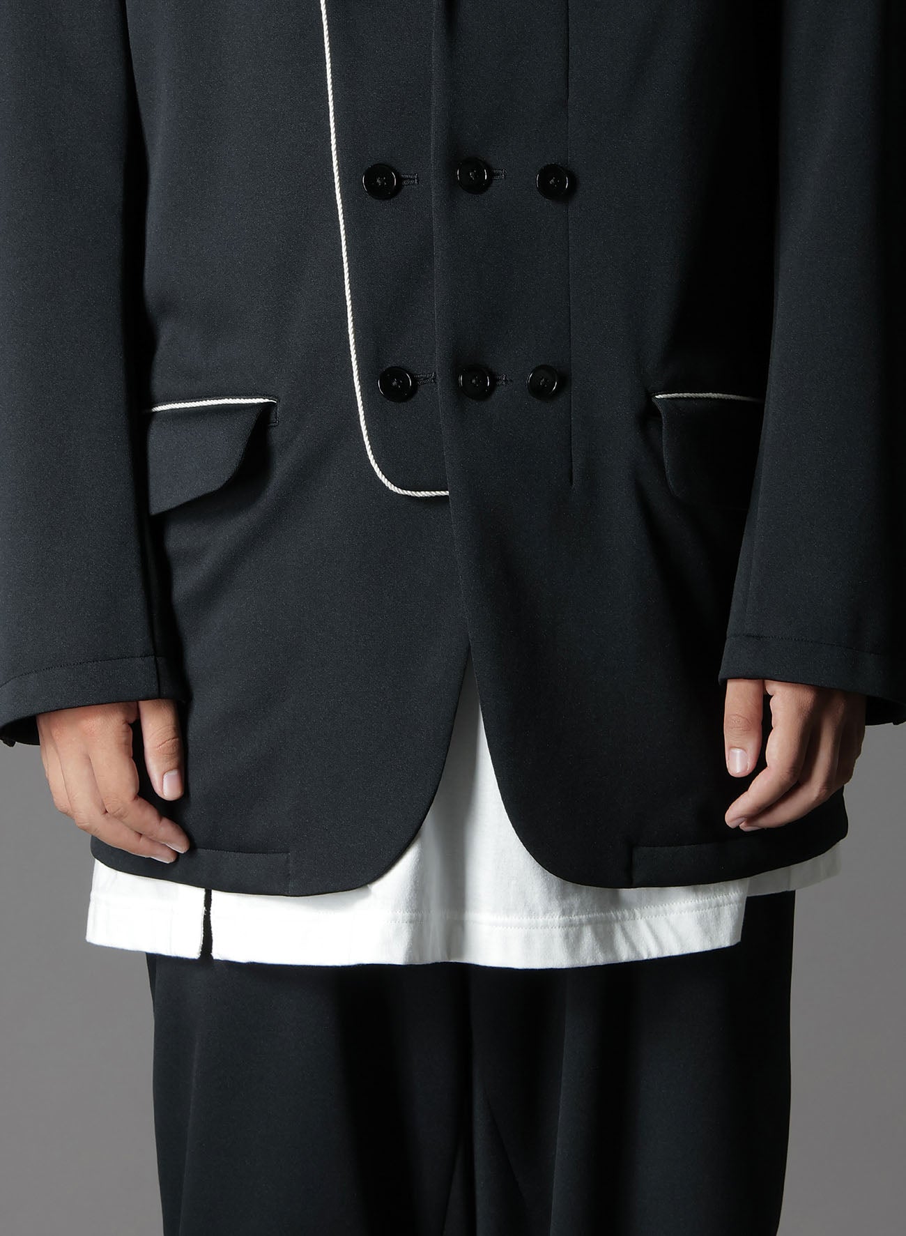 【1/17 10:00(JST) Release】POLYESTER SMOOTH SWITCHING PIPING JACKET