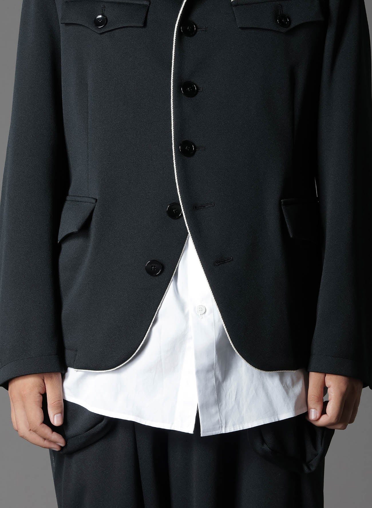 【1/17 10:00(JST) Release】POLYESTER SMOOTH PIPING SHORT JACKET