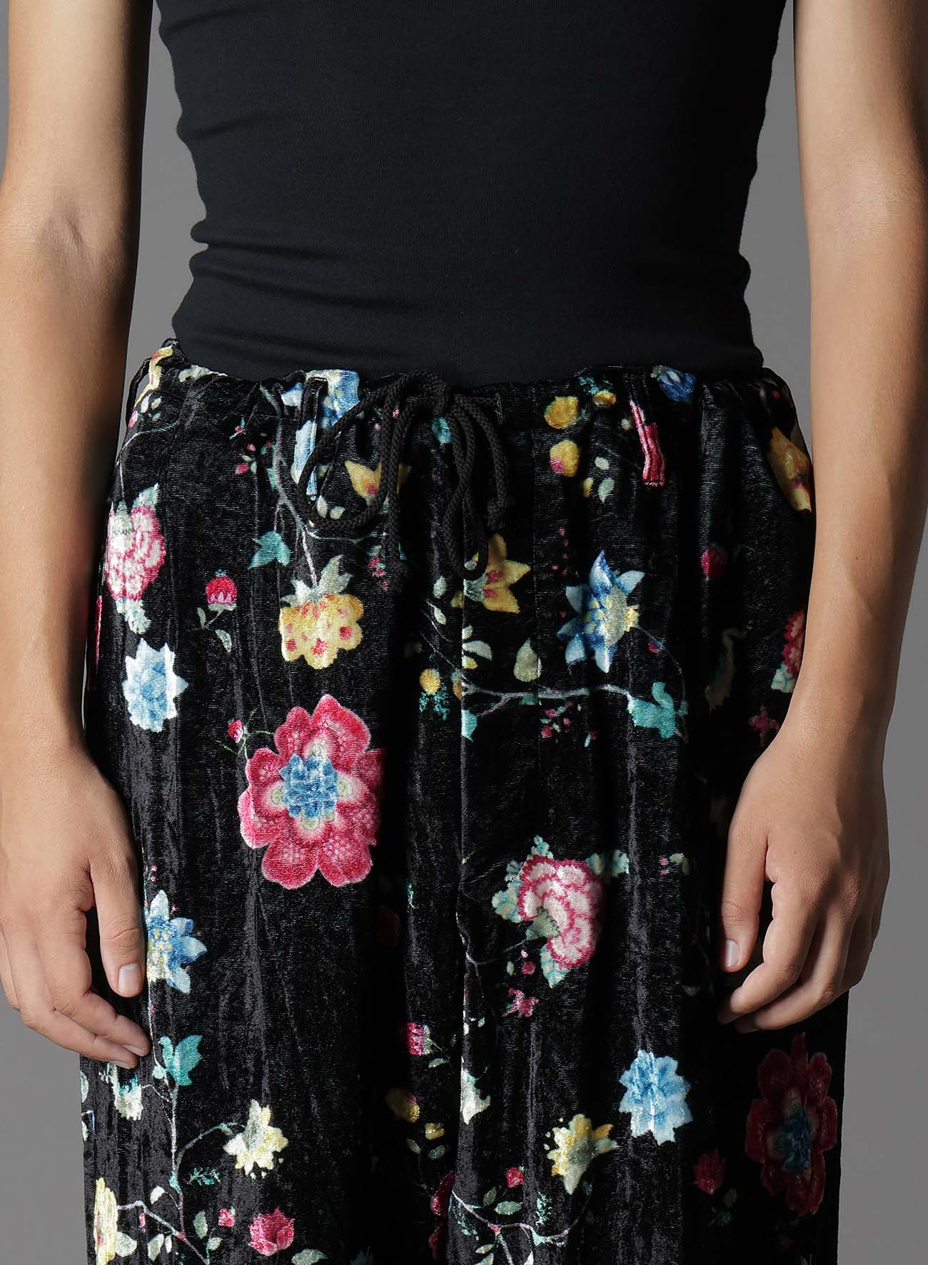 【1/17 10:00(JST) Release】RAYON VELVET PRINT CHINESE FLOWER WAIST DRAWSTRING PANTS