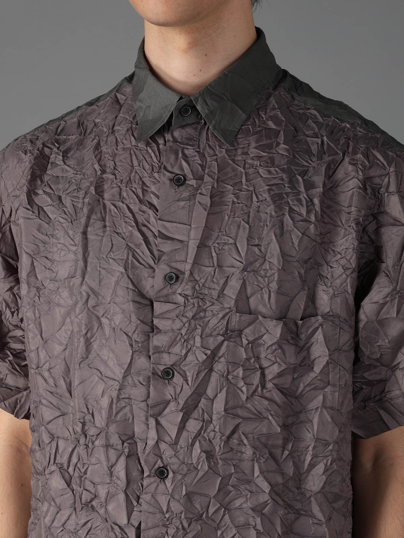 CRUSHED FABRIC SHORT SLEEVE SHIRT