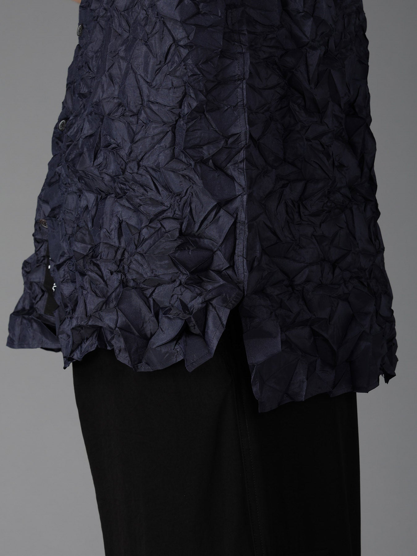 CRUSHED FABRIC SHORT SLEEVE SHIRT