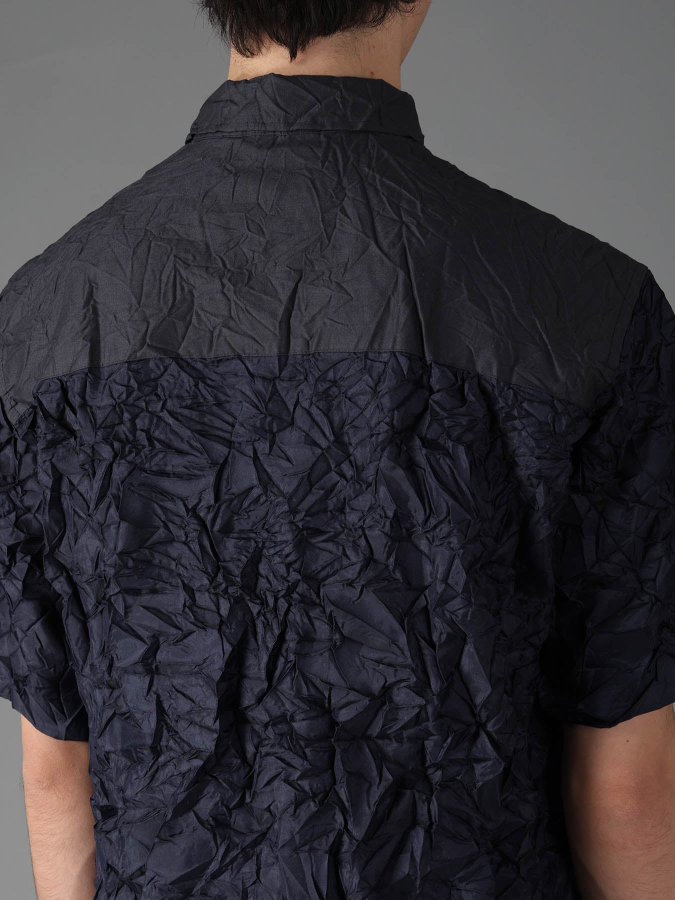 CRUSHED FABRIC SHORT SLEEVE SHIRT