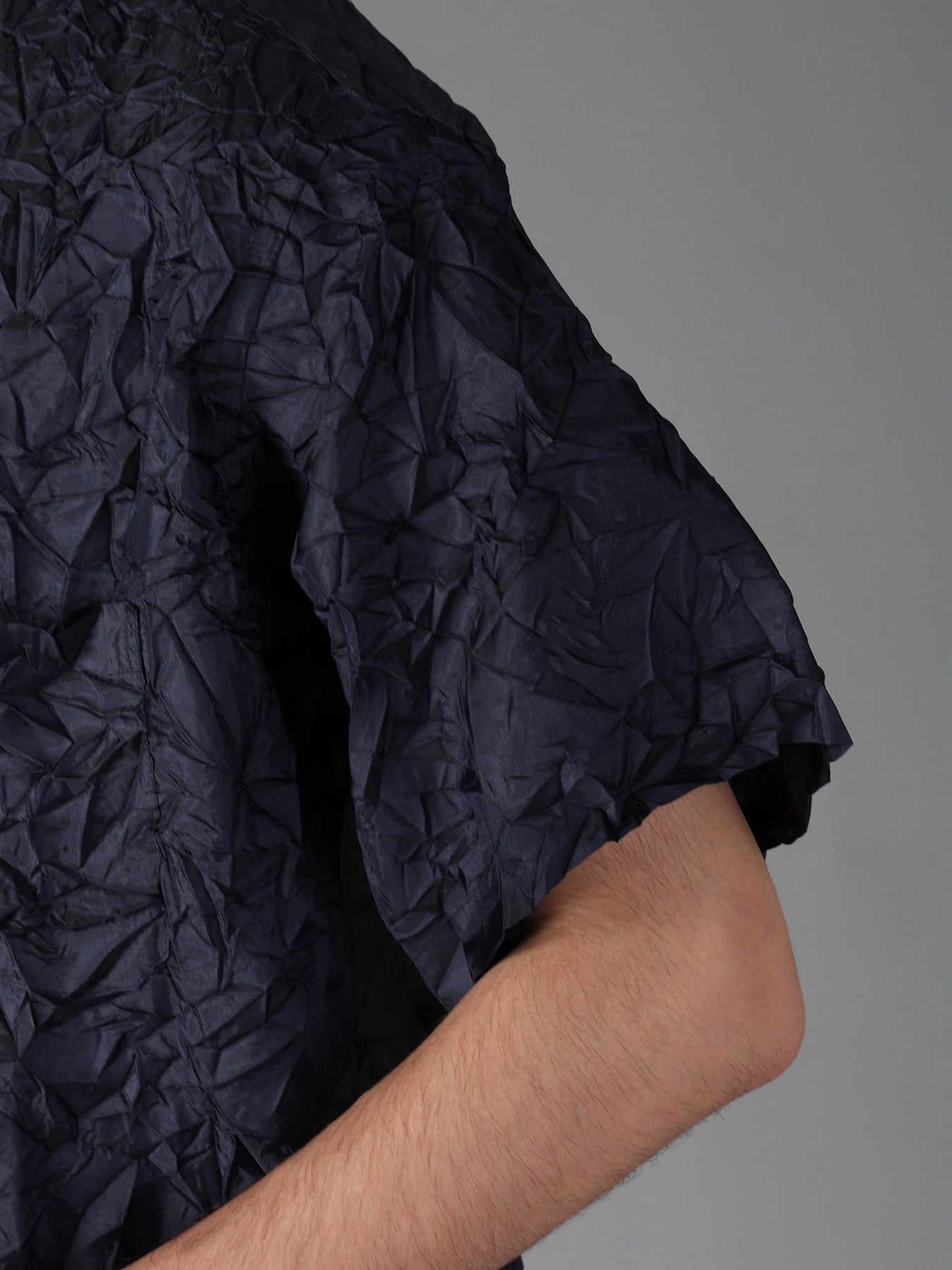 CRUSHED FABRIC SHORT SLEEVE SHIRT