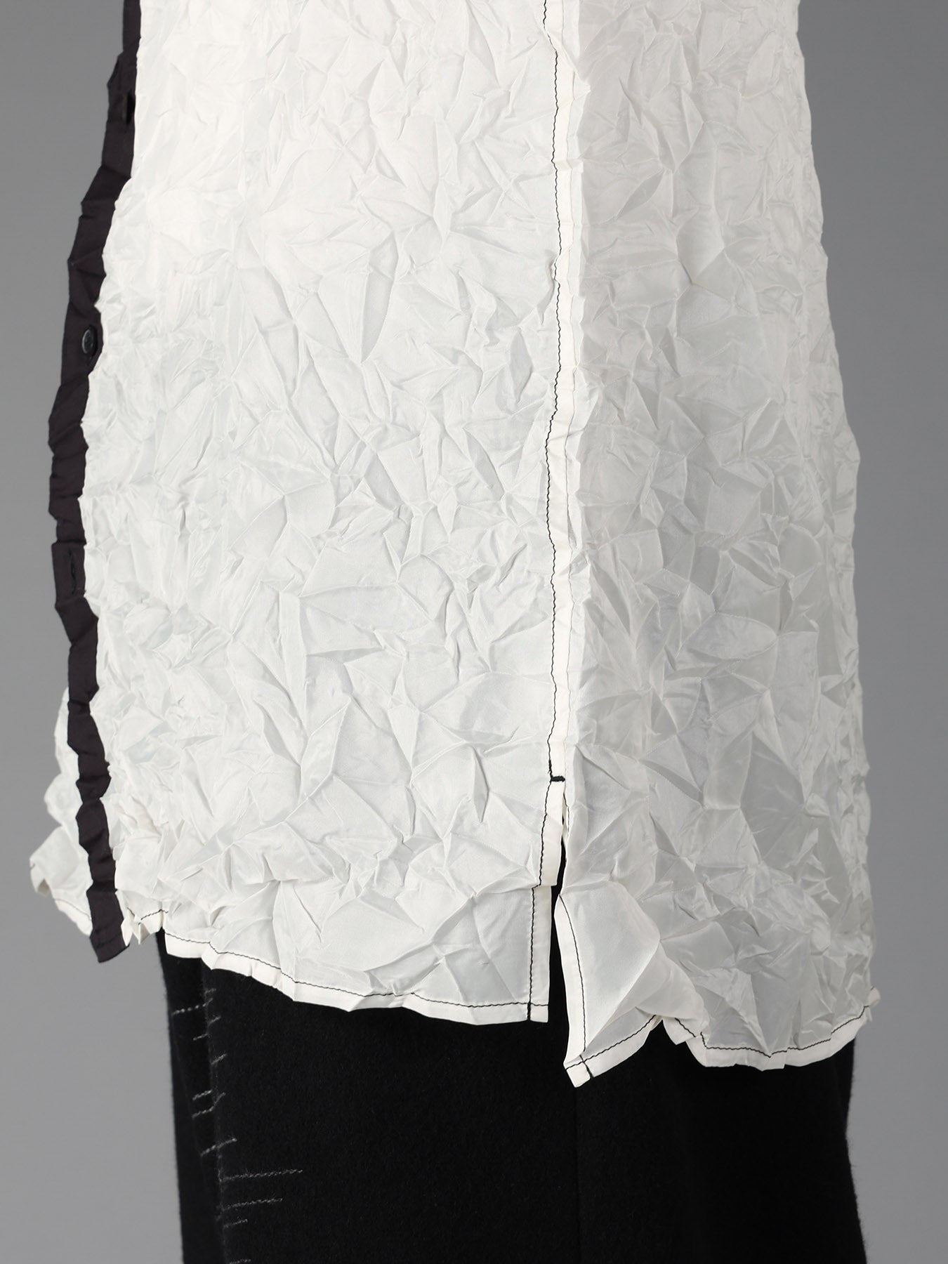 CRUSHED FABRIC LONG SLEEVE SHIRT-BLACK × WHITE