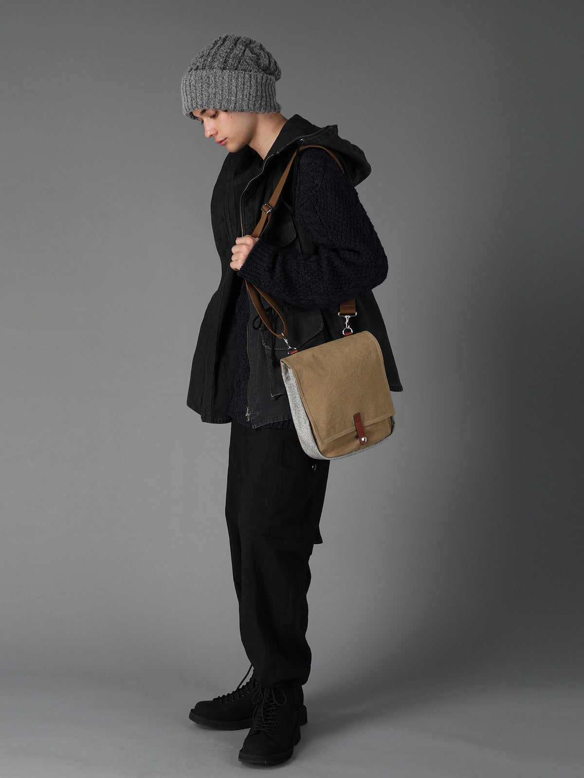 NO.8 CANVAS BIO FINISHED BREAD SHOULDER BAG