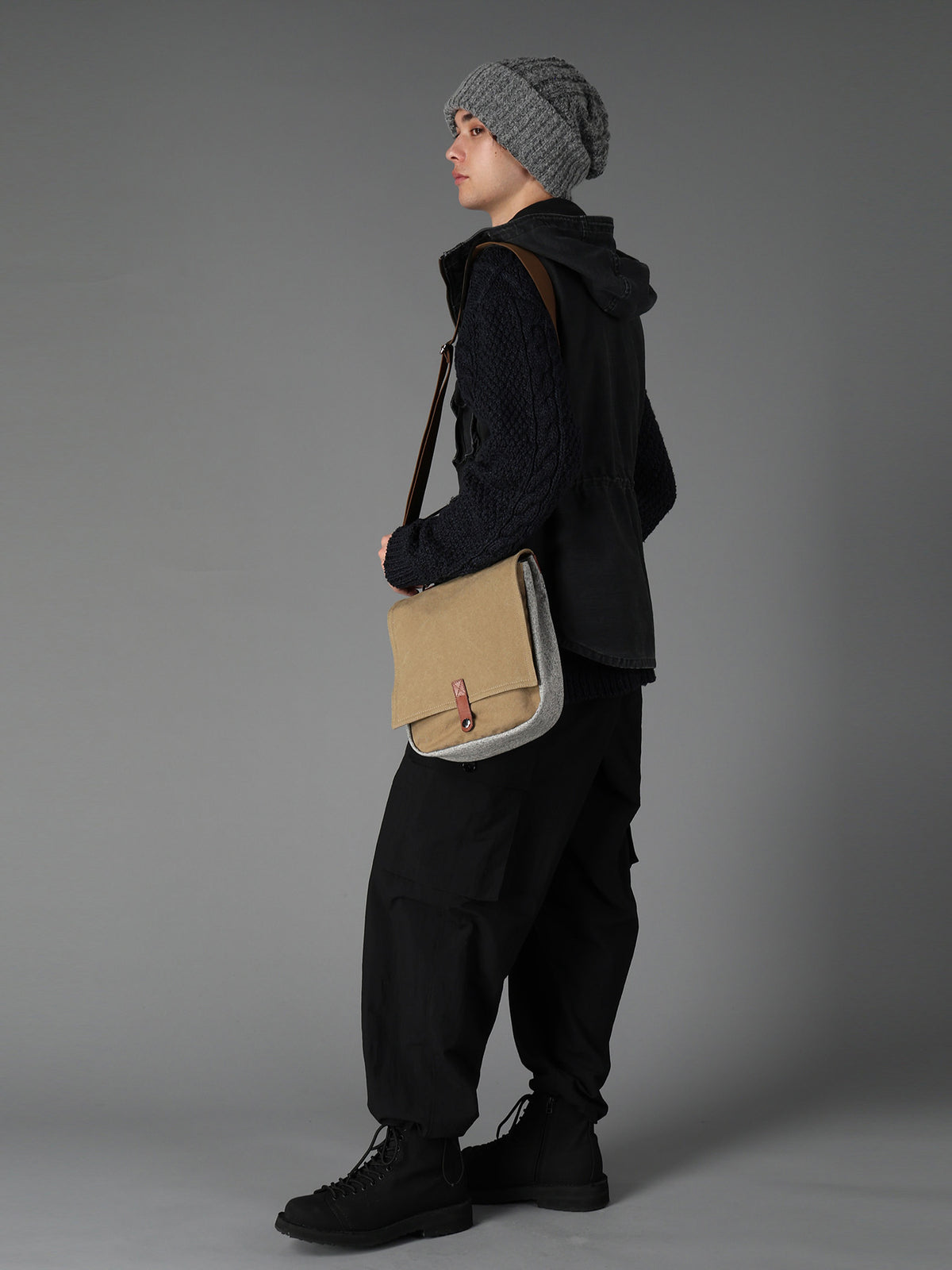 NO.8 CANVAS BIO FINISHED BREAD SHOULDER BAG