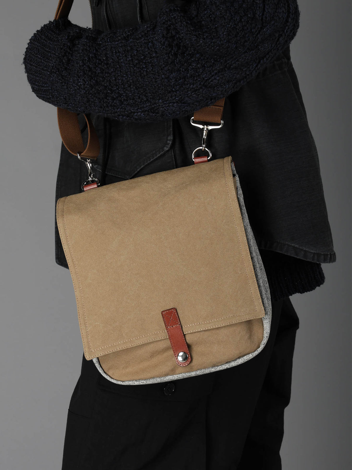 NO.8 CANVAS BIO FINISHED BREAD SHOULDER BAG