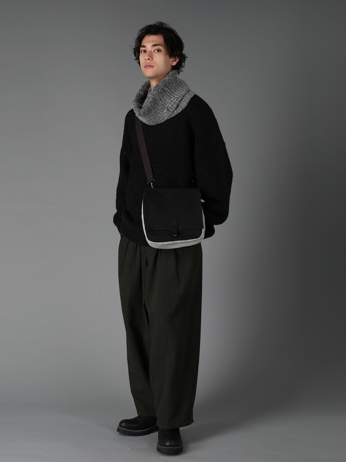 NO.8 CANVAS BIO FINISHED BREAD SHOULDER BAG