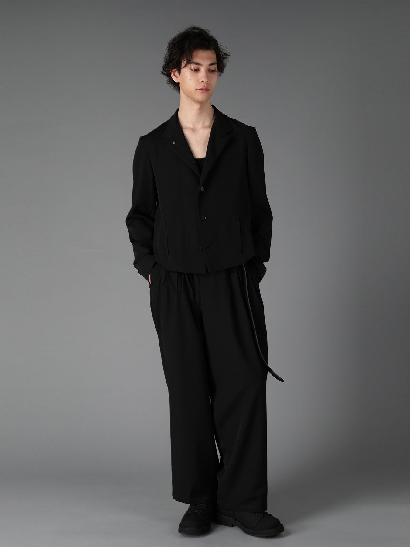 WOOL GABARDINE FRONT-DROP SHORT JACKET