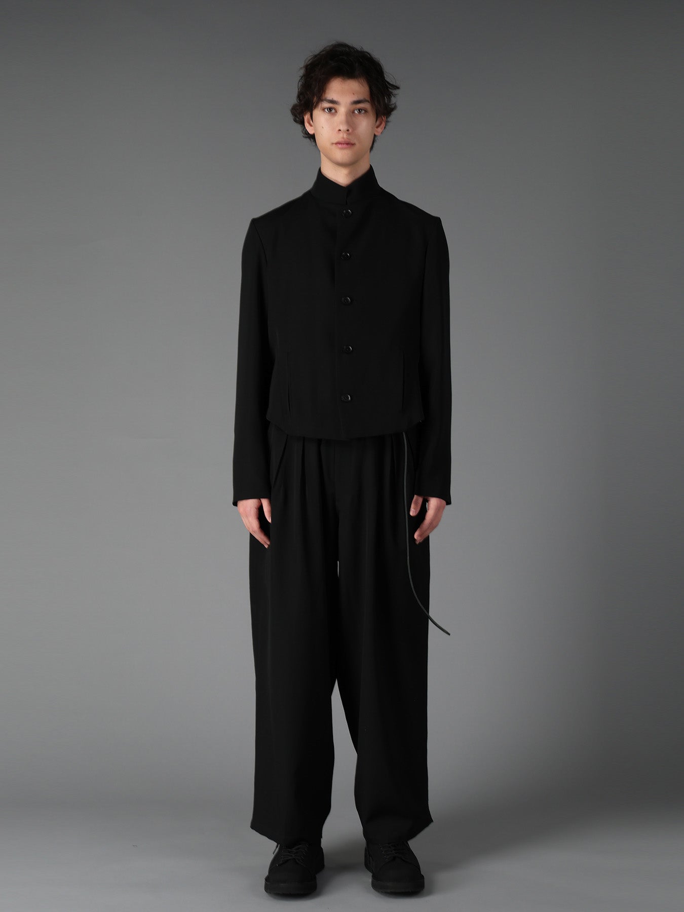 WOOL GABARDINE FRONT-DROP SHORT JACKET