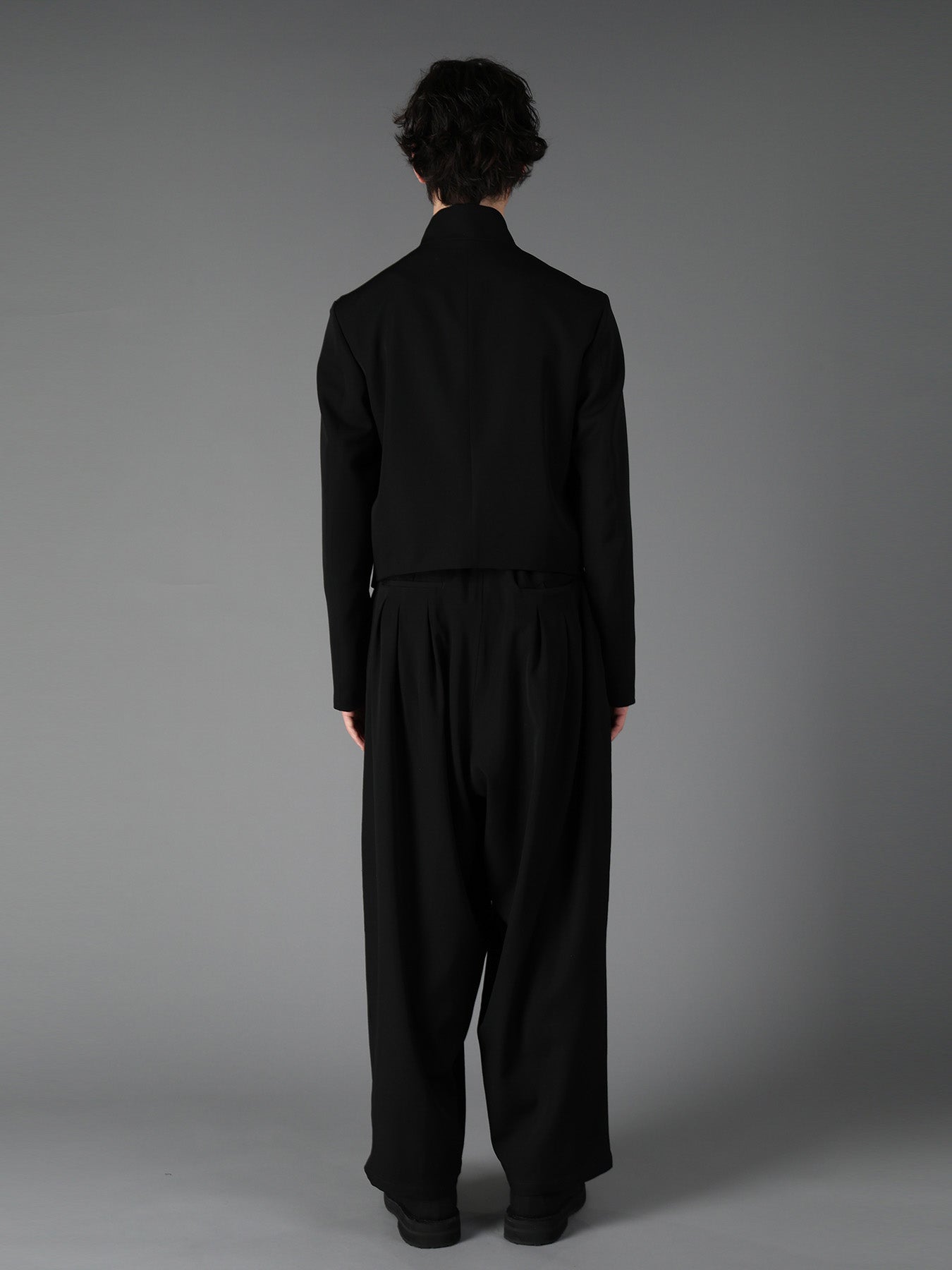 WOOL GABARDINE FRONT-DROP SHORT JACKET