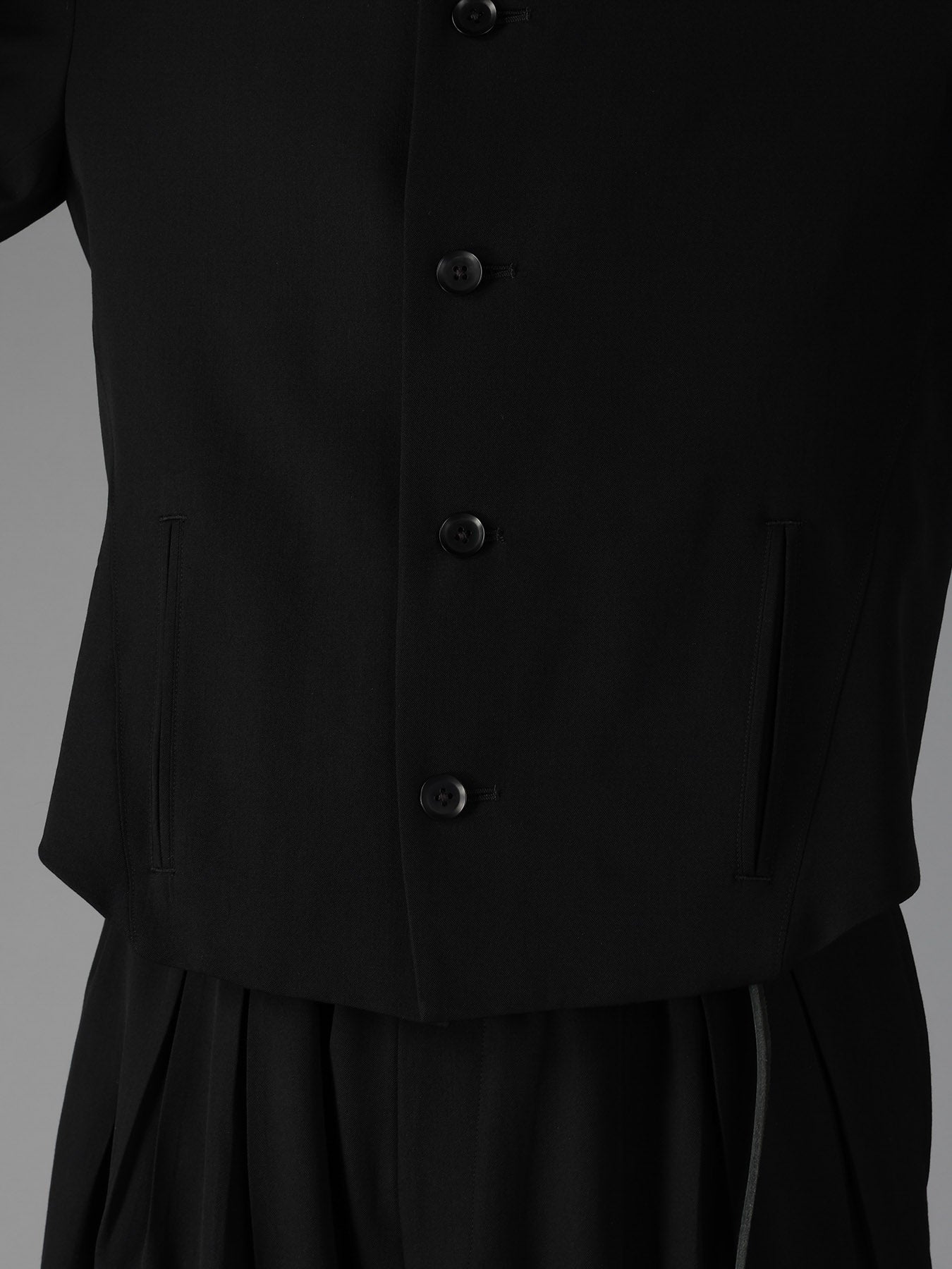 WOOL GABARDINE FRONT-DROP SHORT JACKET