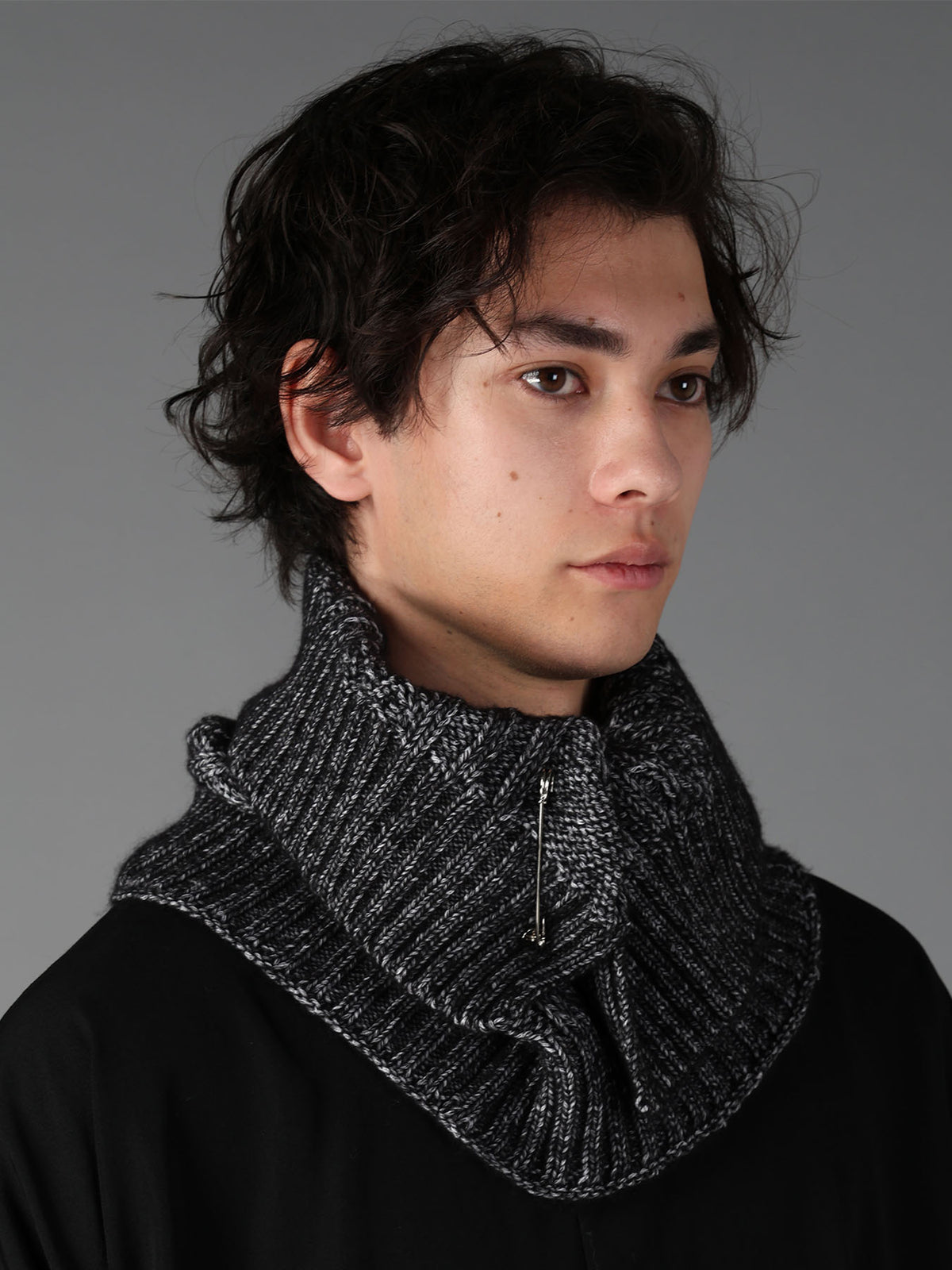 FLUFFY TUBE YARN CABLE KNIT SNOOD
