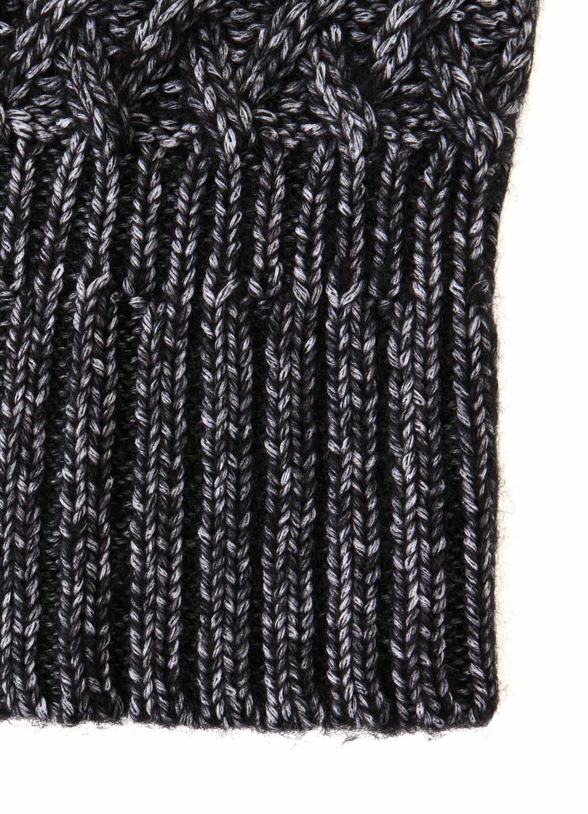 FLUFFY TUBE YARN CABLE KNIT SNOOD