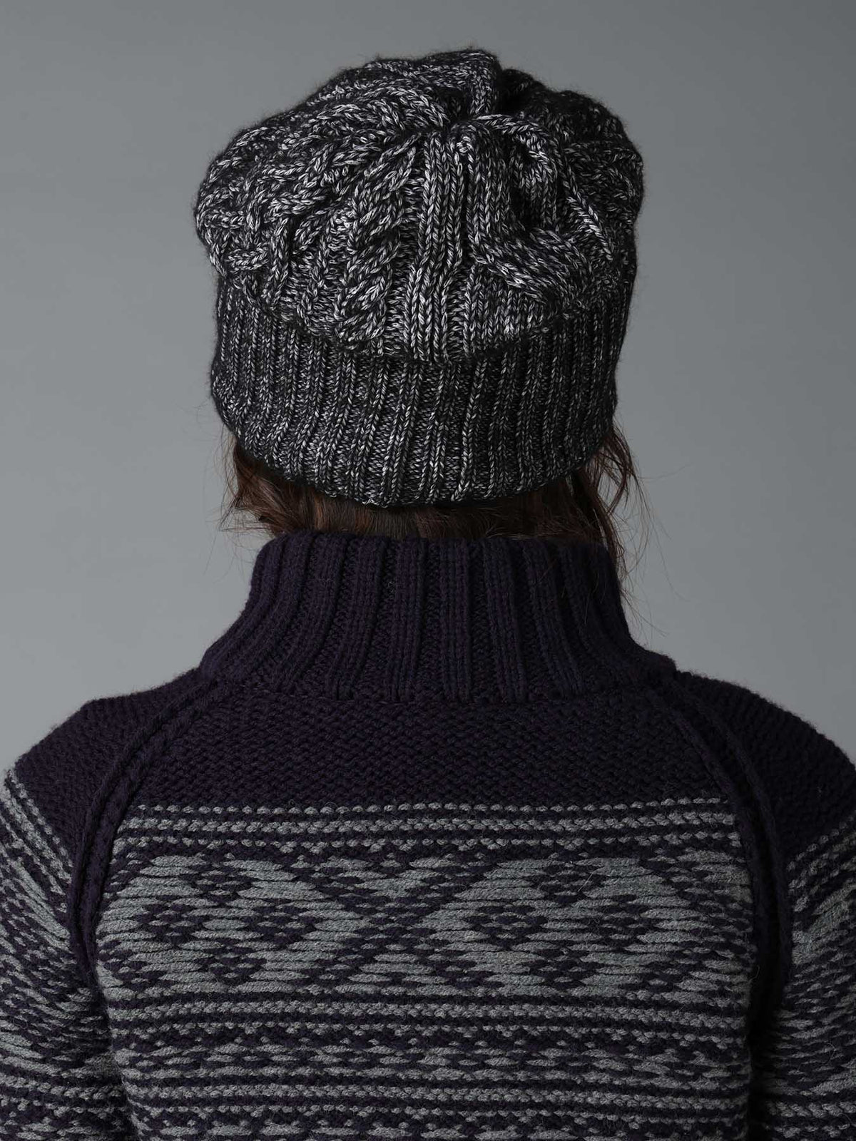 FLUFFY TUBE YARN CABLE KNIT CAP