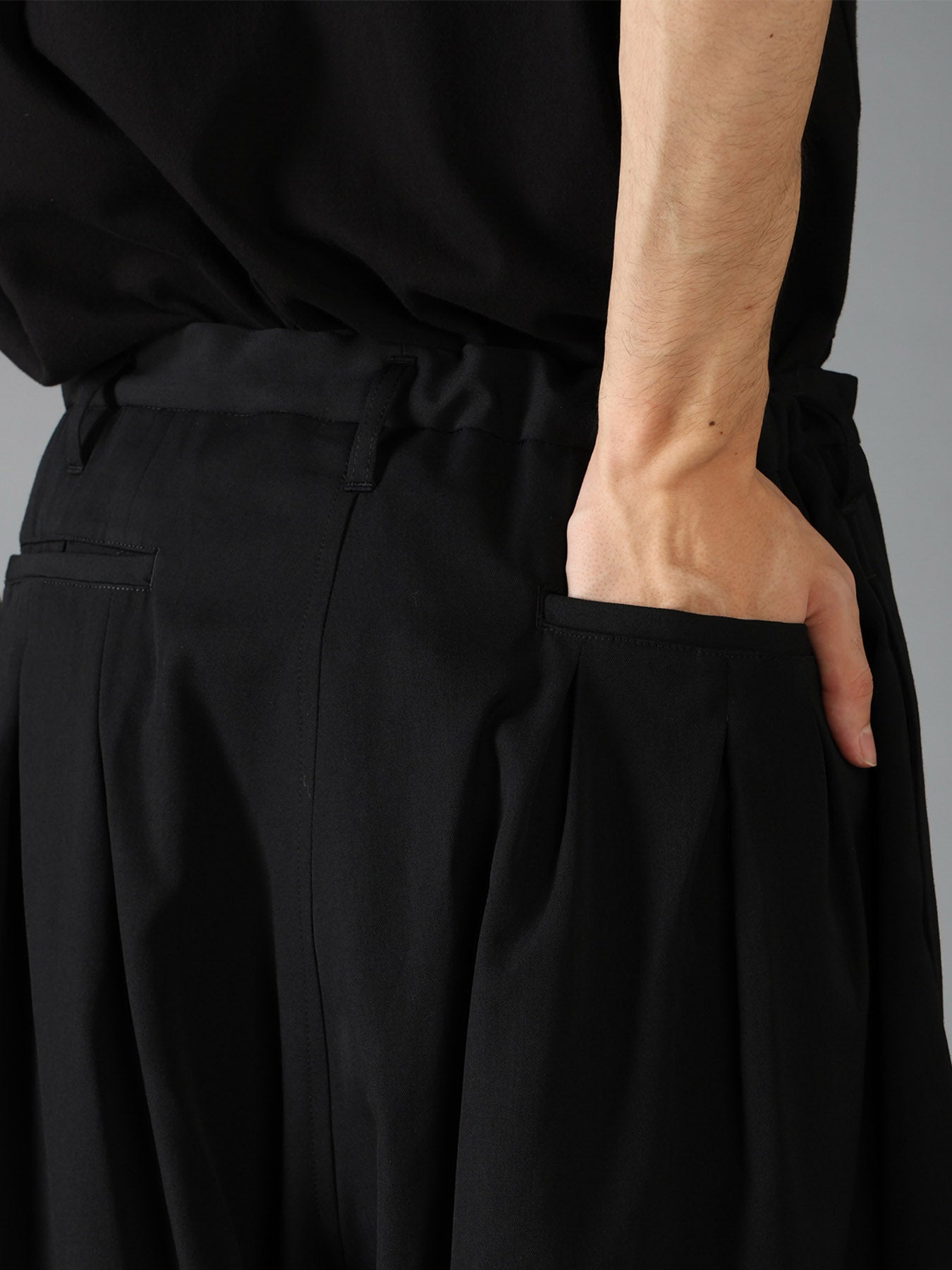 WOOL GABARDINE APPLIQUE 12 TUCK PANTS